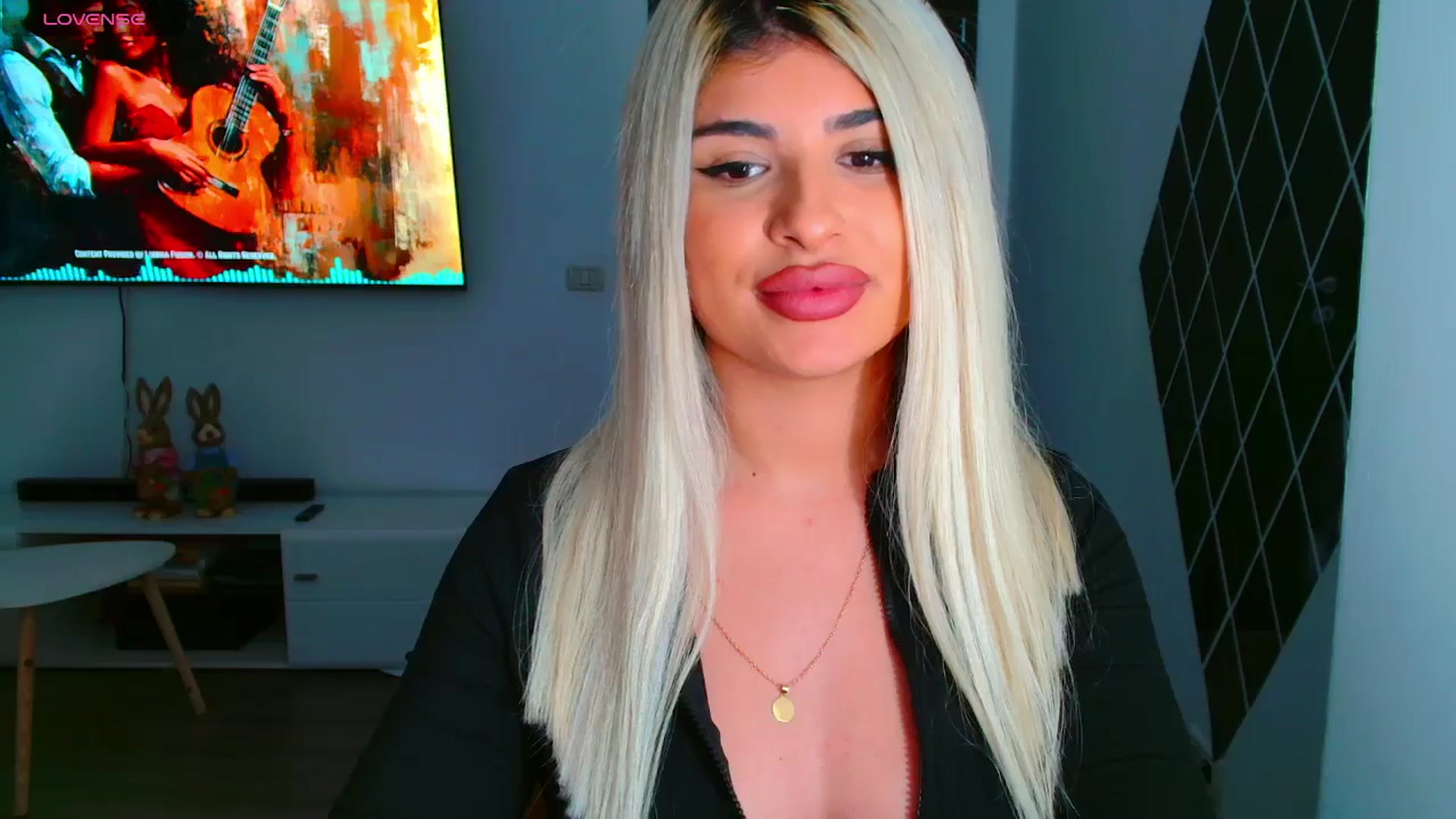 Gallery image thumbnail from Candy1's myfreecams stream on, 03/25/2025, 20:24 image 15 of 20