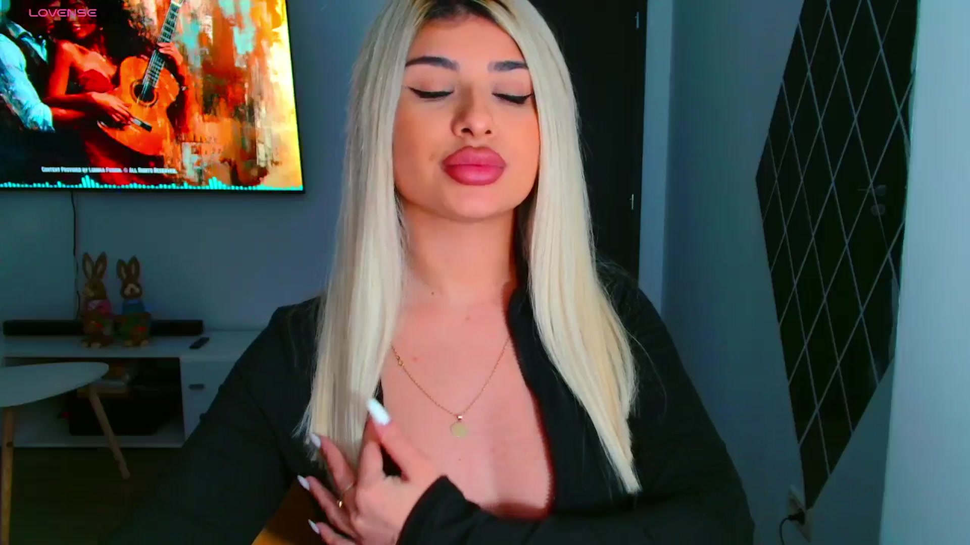 Gallery image thumbnail from Candy1's myfreecams stream on, 03/25/2025, 20:24 image 4 of 20