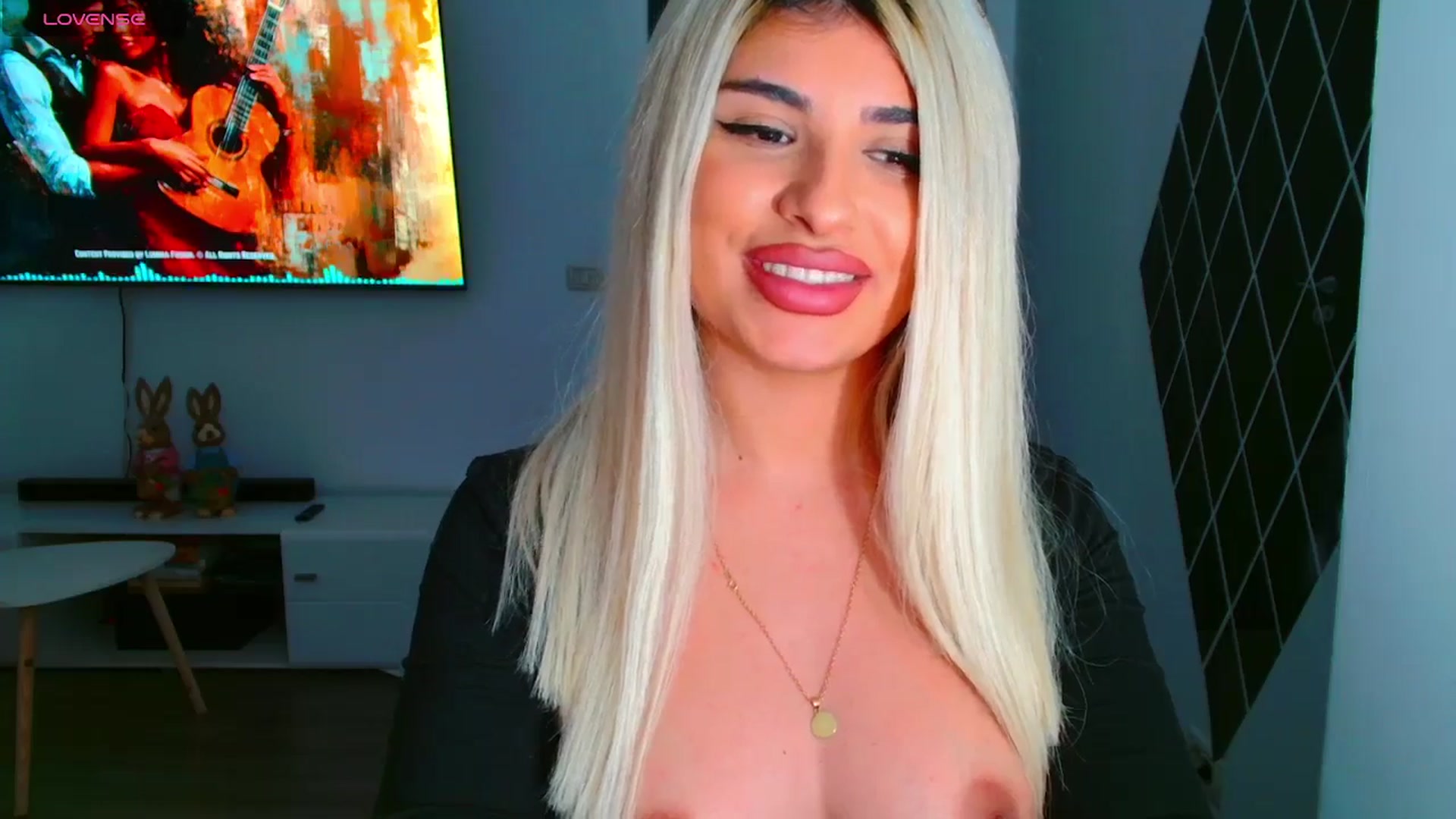 Gallery image thumbnail from Candy1's myfreecams stream on, 03/25/2025, 20:24 image 19 of 20