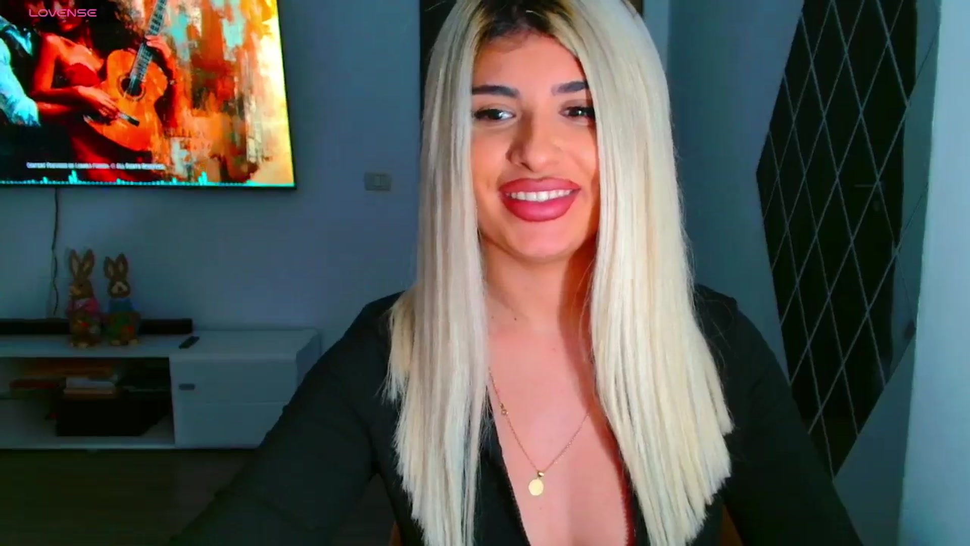 Gallery image thumbnail from Candy1's myfreecams stream on, 03/25/2025, 21:01 image 15 of 20