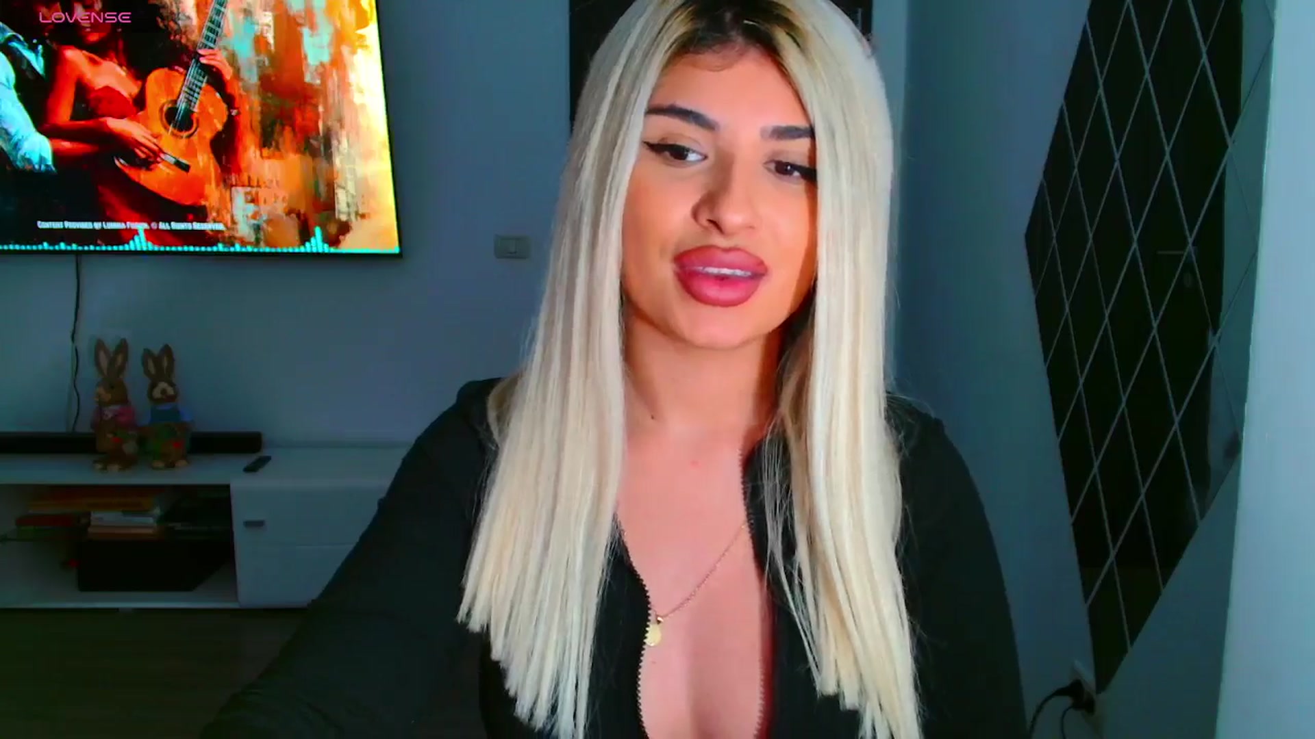 Gallery image thumbnail from Candy1's myfreecams stream on, 03/25/2025, 21:01 image 16 of 20