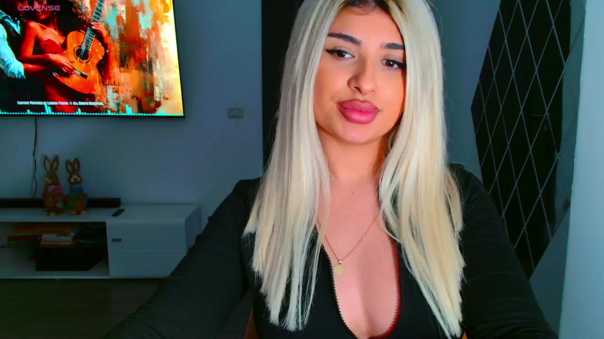Gallery image thumbnail from Candy1's myfreecams stream on, 03/25/2025, 21:01 image 7 of 20