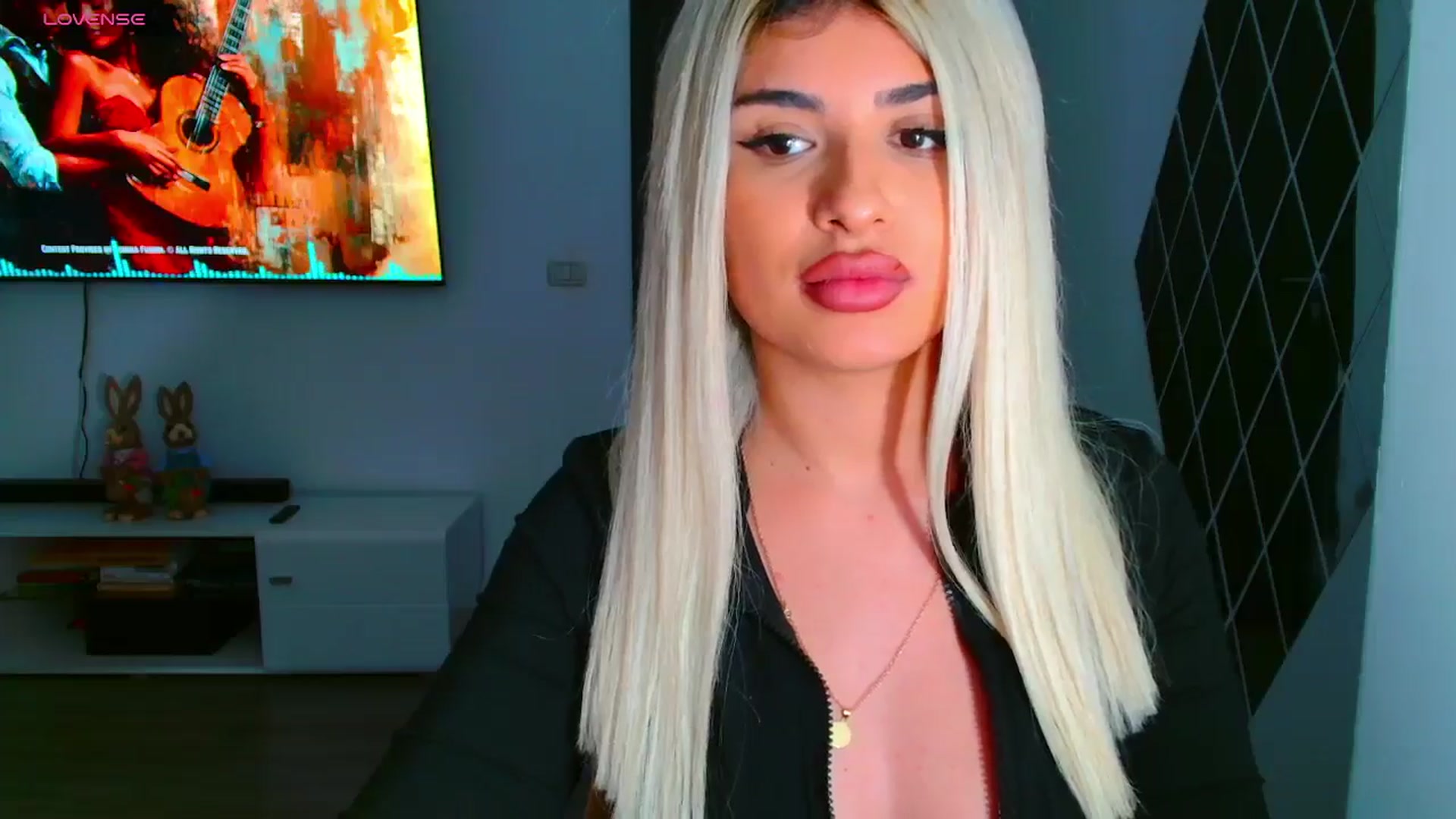 Gallery image thumbnail from Candy1's myfreecams stream on, 03/25/2025, 21:01 image 17 of 20