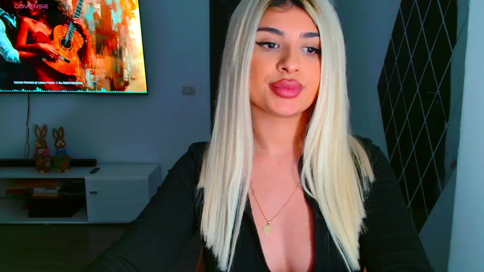 Gallery image thumbnail from Candy1's myfreecams stream on, 03/25/2025, 21:01 image 8 of 20