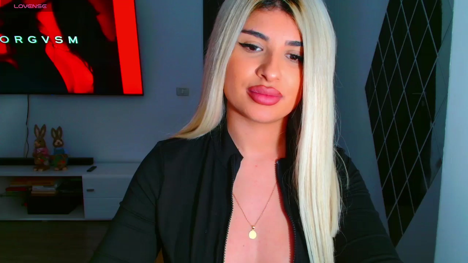 Gallery image thumbnail from Candy1's myfreecams stream on, 03/25/2025, 21:34 image 13 of 20