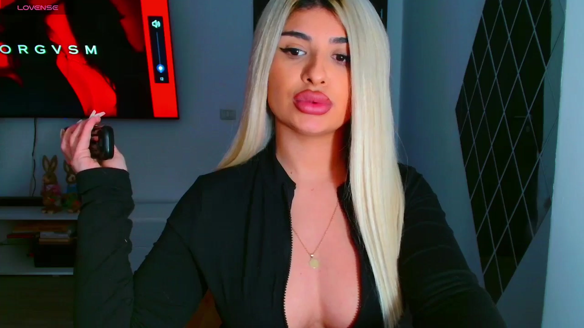 Gallery image thumbnail from Candy1's myfreecams stream on, 03/25/2025, 21:34 image 9 of 20