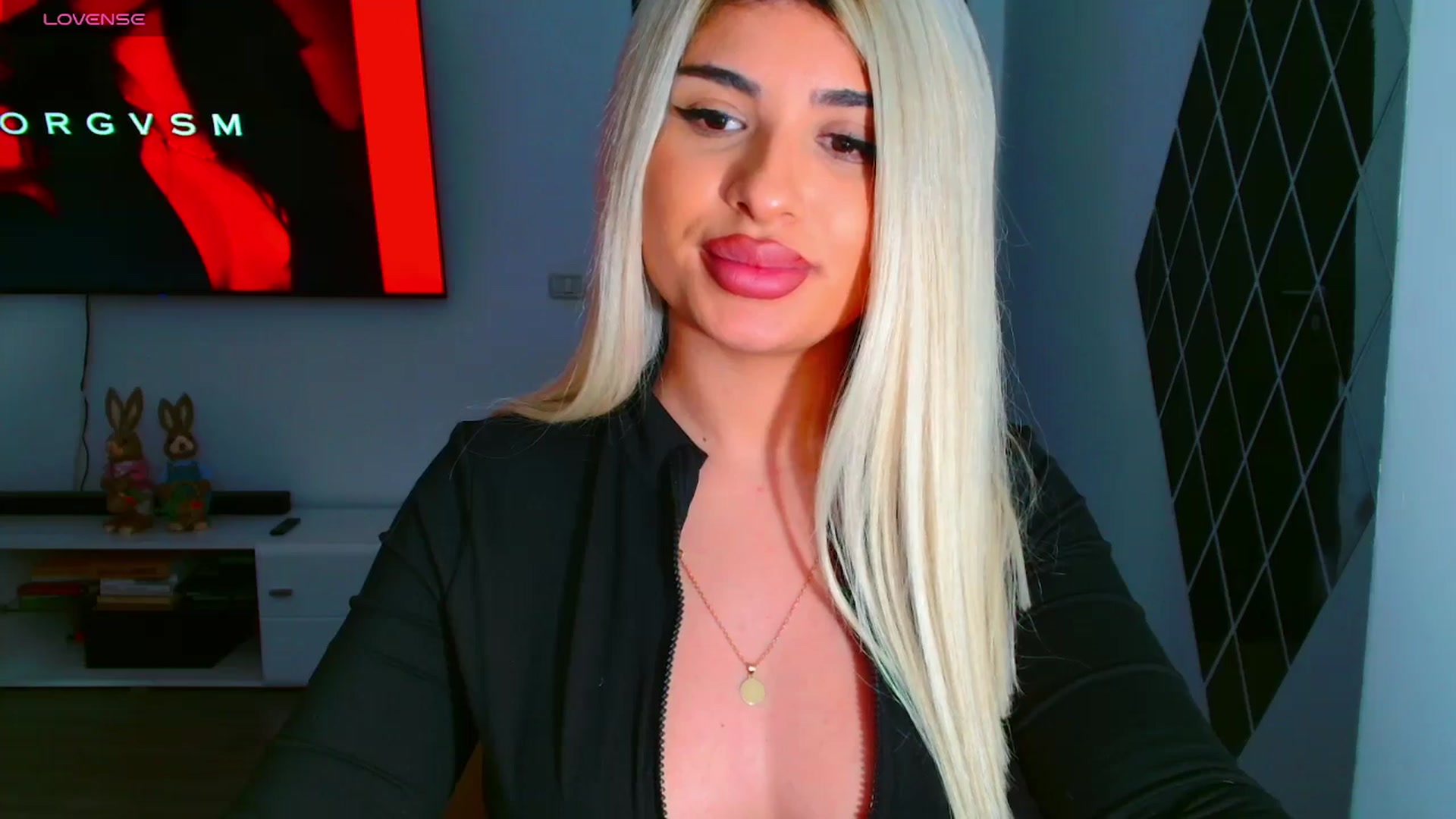 Gallery image thumbnail from Candy1's myfreecams stream on, 03/25/2025, 21:34 image 14 of 20