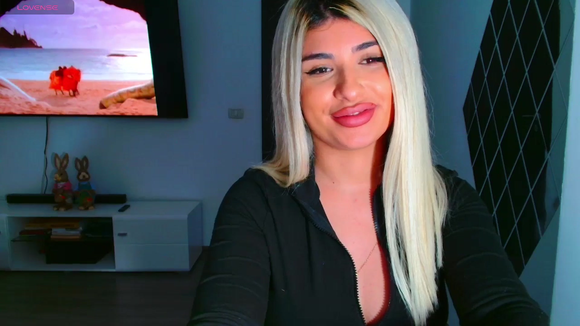 Gallery image thumbnail from Candy1's myfreecams stream on, 03/25/2025, 22:31 image 14 of 20