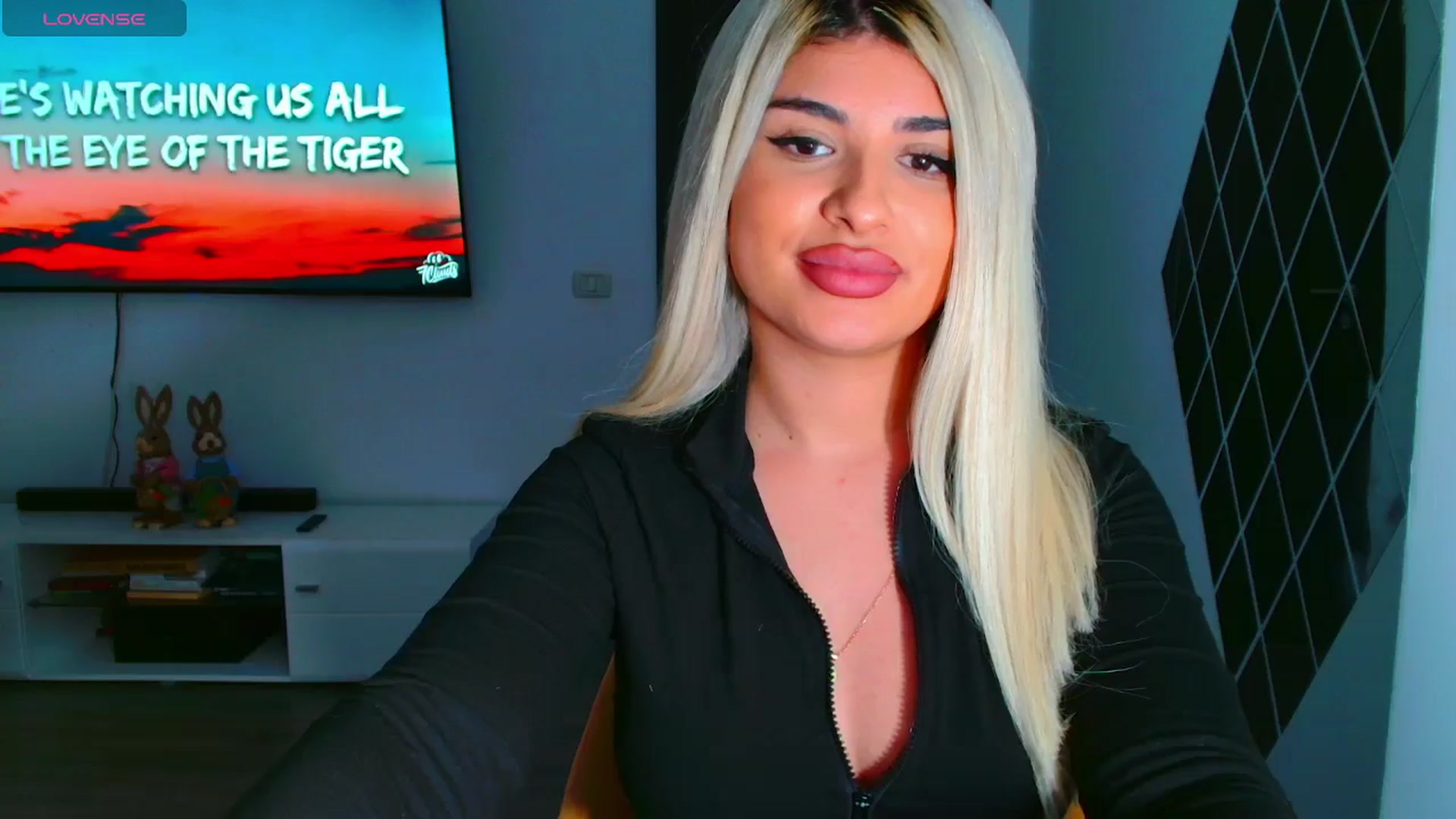 Gallery image thumbnail from Candy1's myfreecams stream on, 03/25/2025, 22:31 image 13 of 20