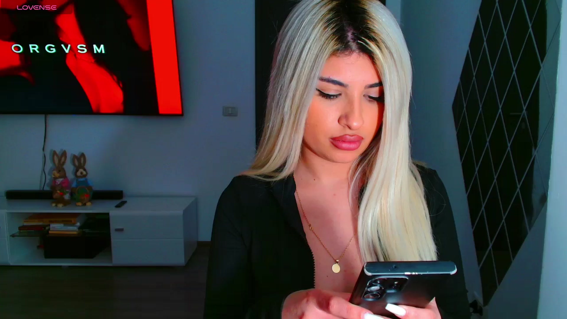 Gallery image thumbnail from Candy1's myfreecams stream on, 03/25/2025, 22:31 image 8 of 20