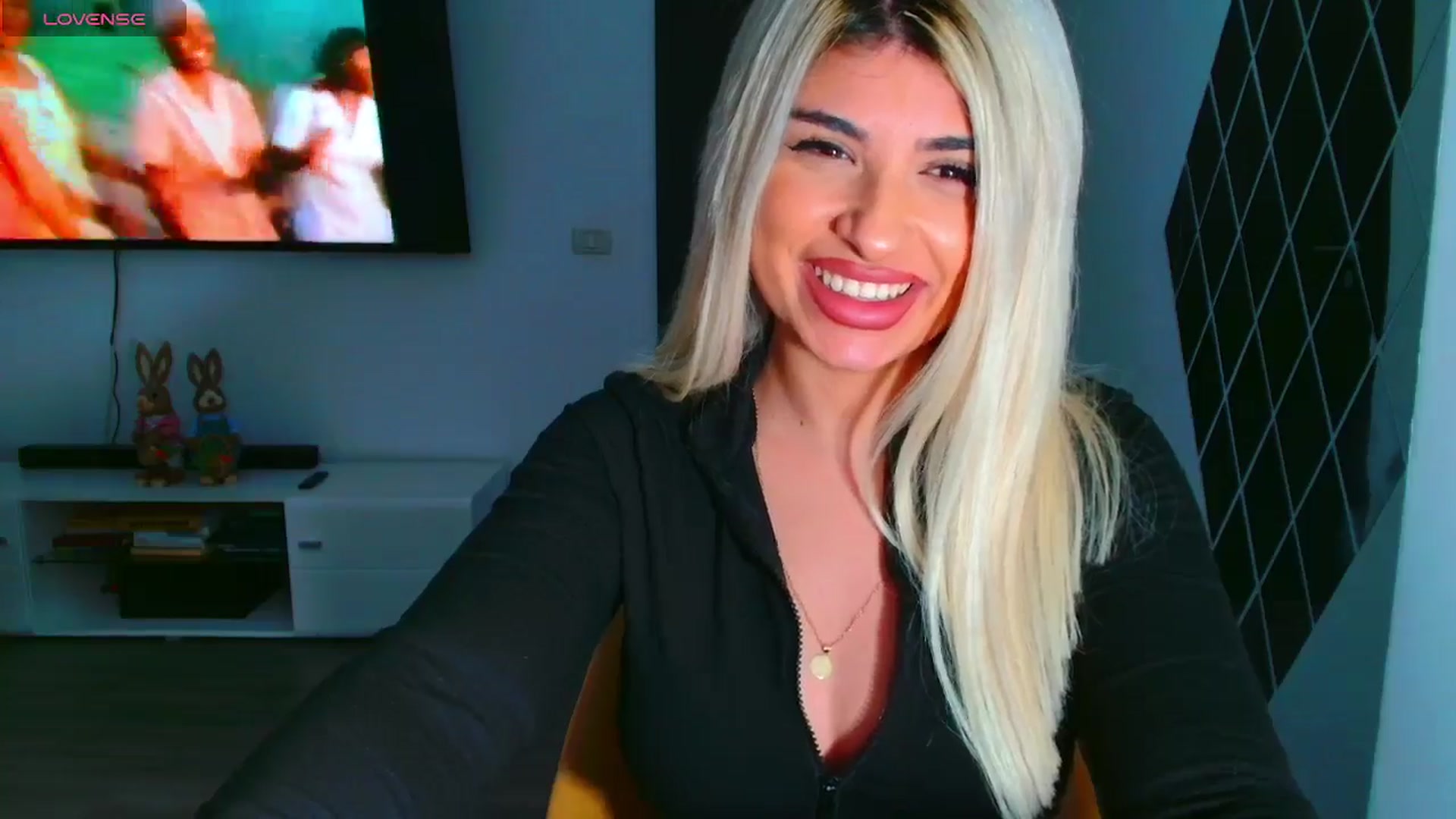 Gallery image thumbnail from Candy1's myfreecams stream on, 03/25/2025, 22:31 image 12 of 20