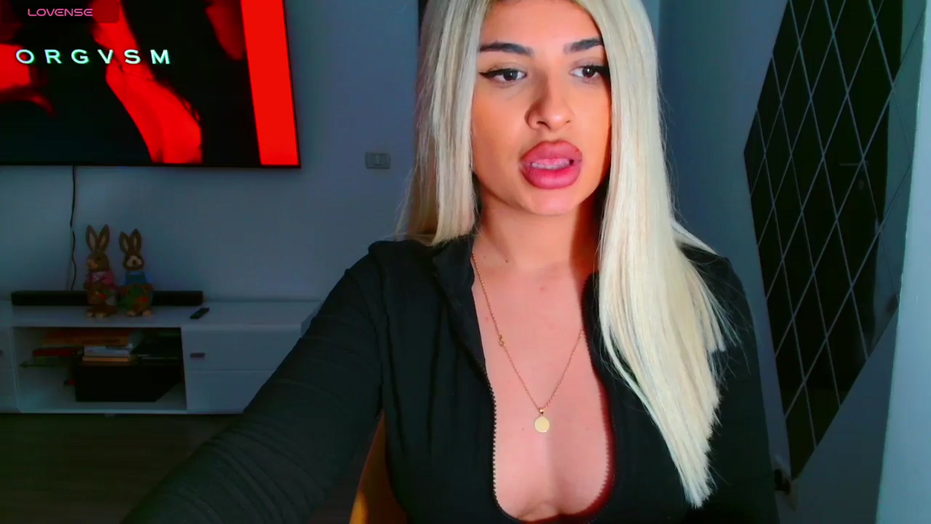 Gallery image thumbnail from Candy1's myfreecams stream on, 03/25/2025, 22:31 image 5 of 20