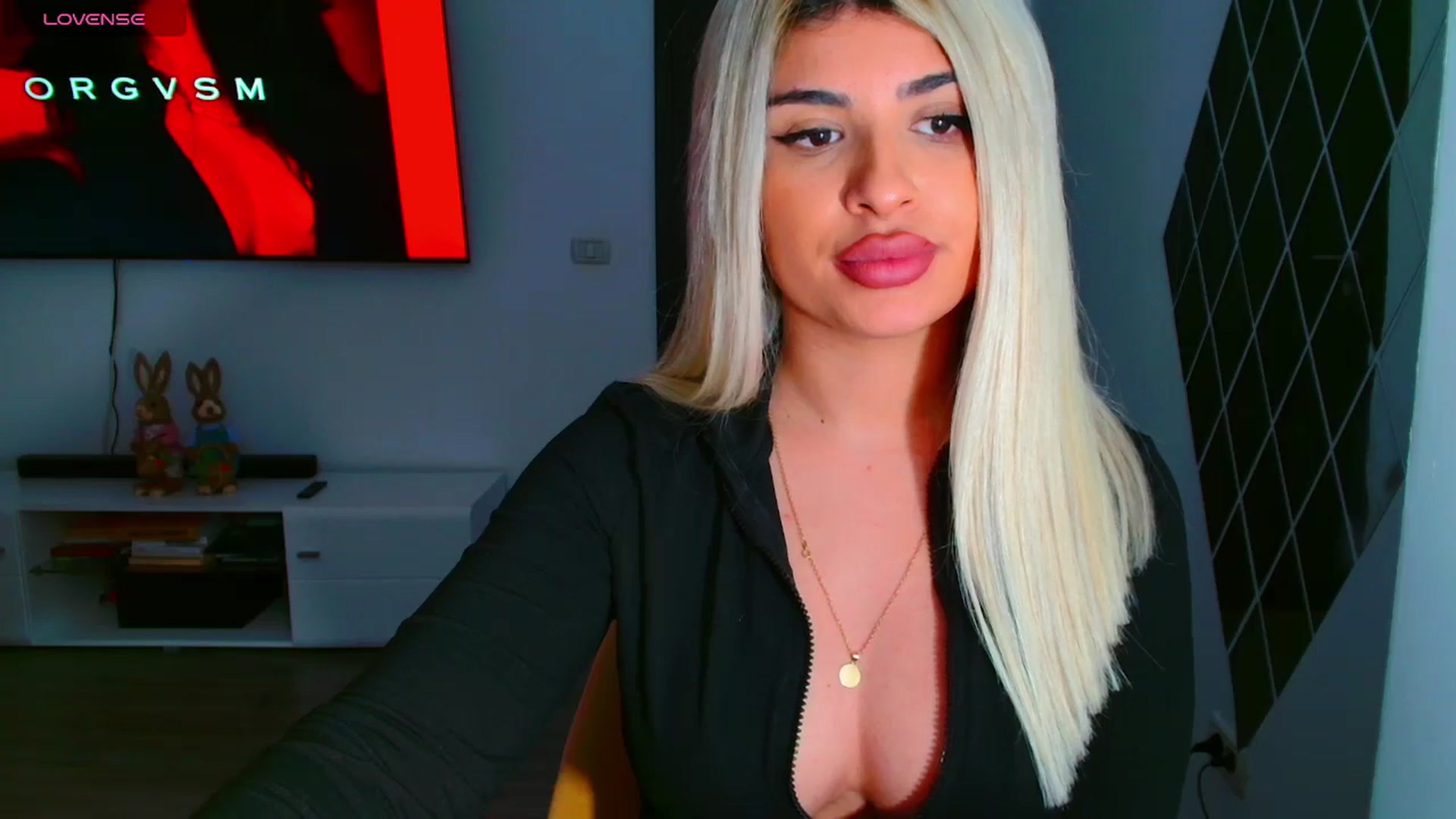 Gallery image thumbnail from Candy1's myfreecams stream on, 03/25/2025, 22:31 image 6 of 20