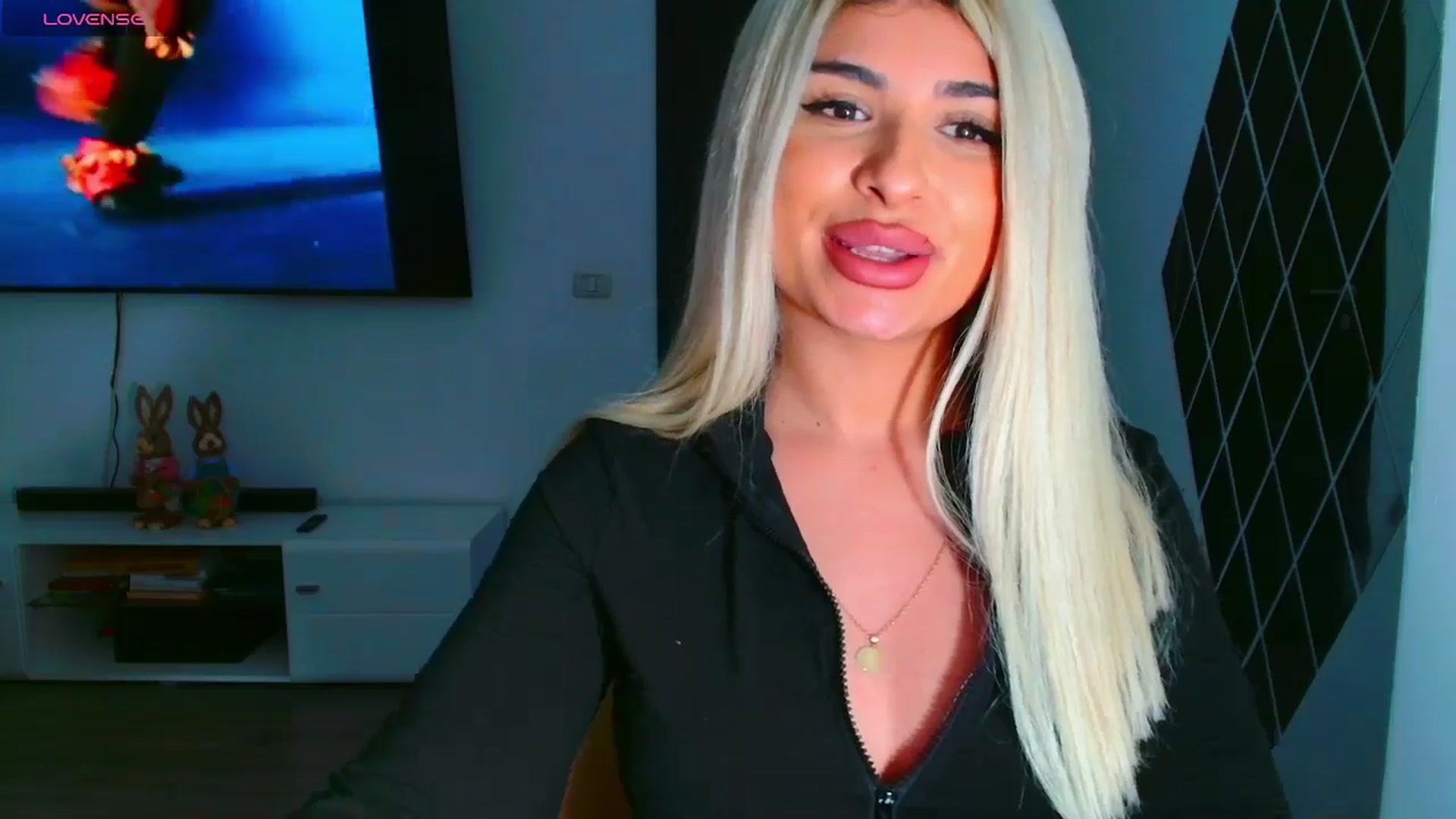 Gallery image thumbnail from Candy1's myfreecams stream on, 03/25/2025, 22:31 image 16 of 20