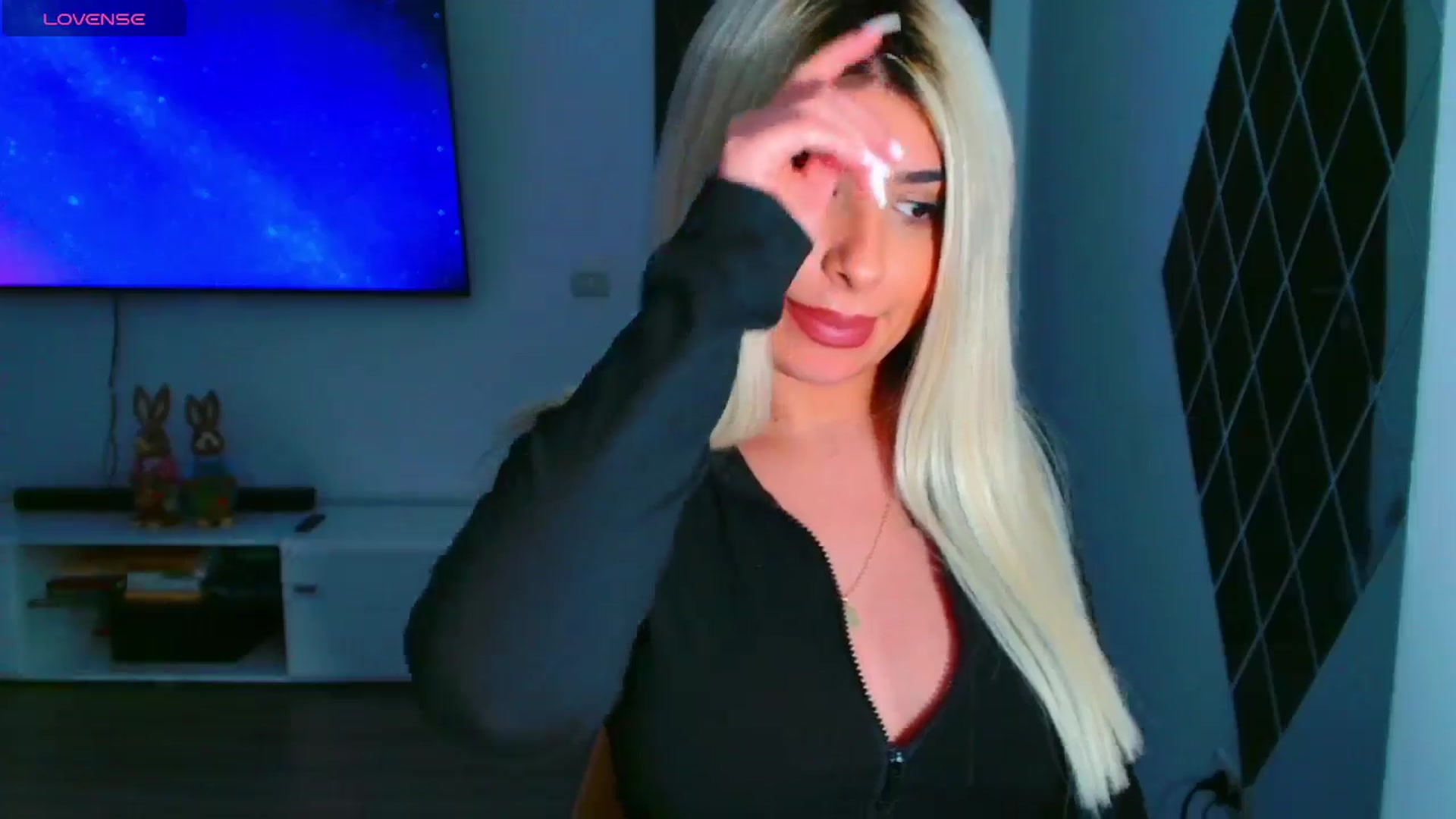 Gallery image thumbnail from Candy1's myfreecams stream on, 03/25/2025, 22:59 image 5 of 20