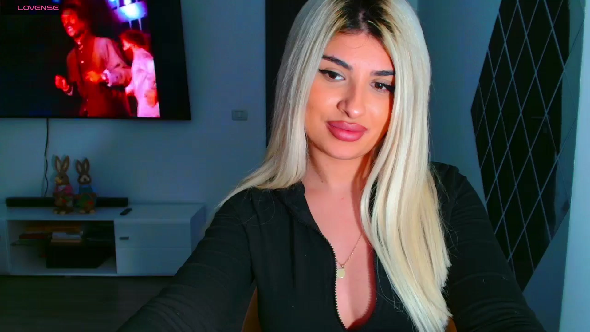 Gallery image thumbnail from Candy1's myfreecams stream on, 03/25/2025, 22:59 image 13 of 20