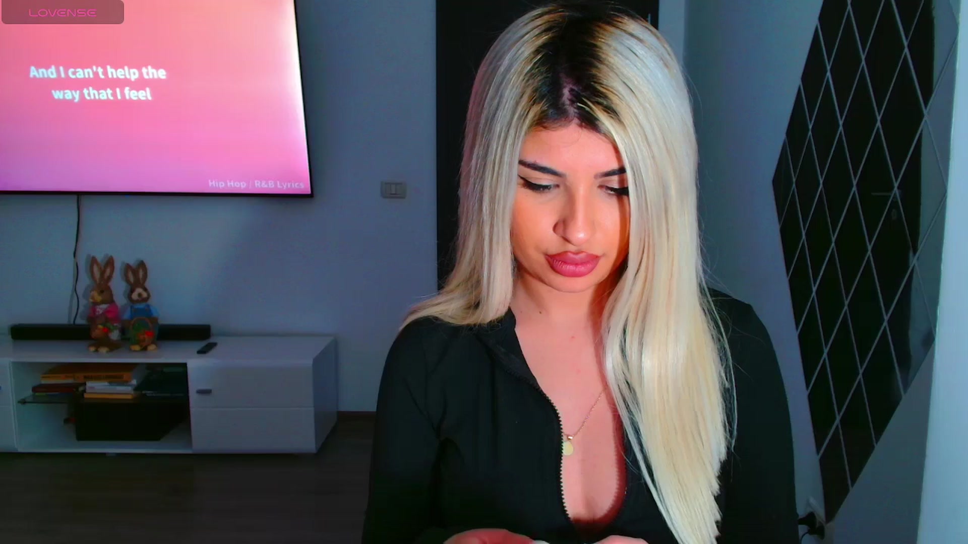 Gallery image thumbnail from Candy1's myfreecams stream on, 03/25/2025, 22:59 image 19 of 20