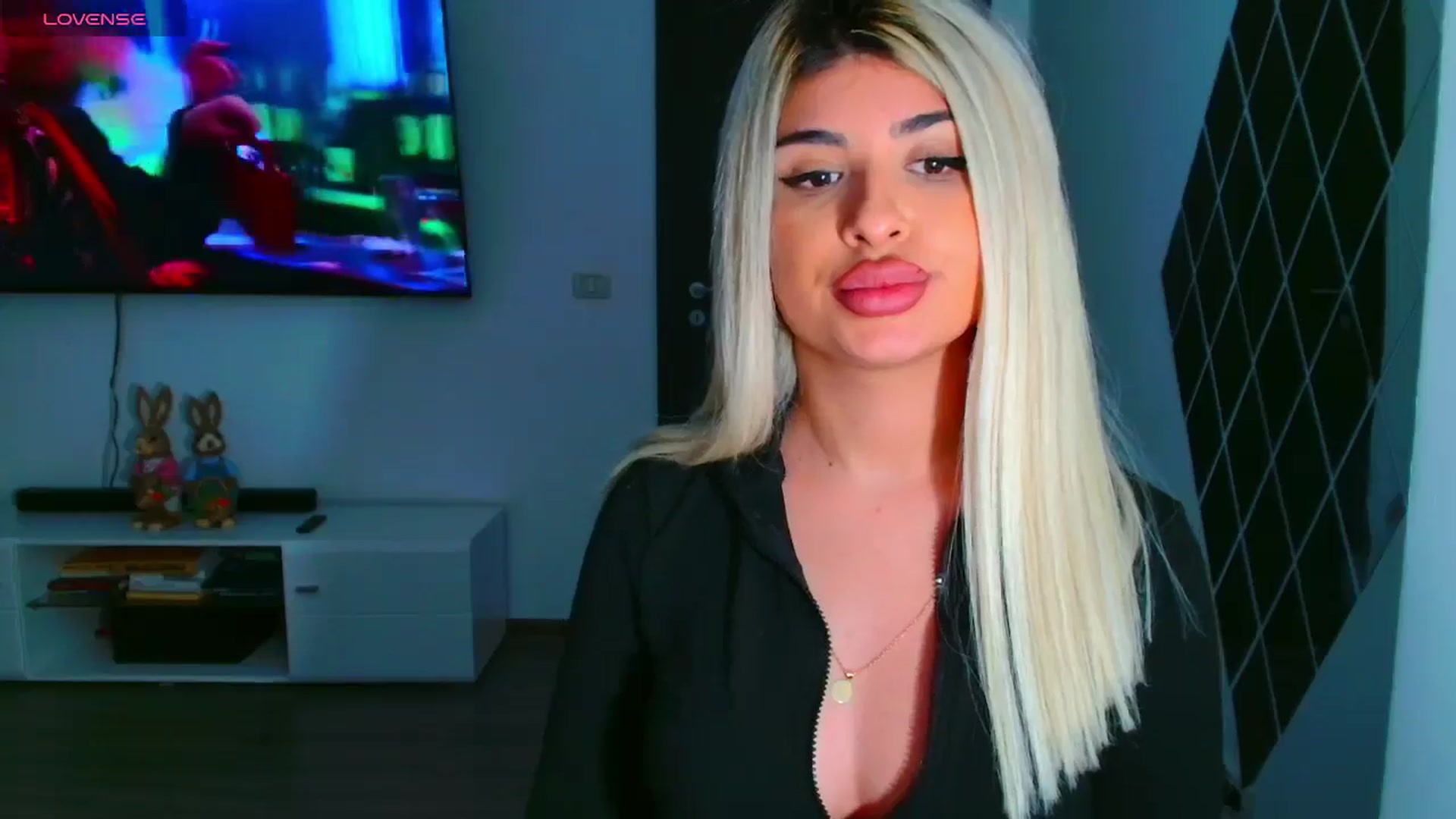 Gallery image thumbnail from Candy1's myfreecams stream on, 03/25/2025, 22:59 image 17 of 20