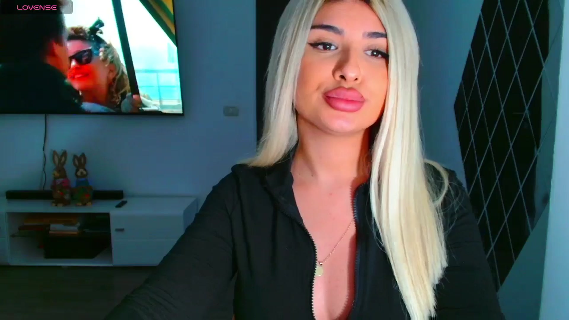 Gallery image thumbnail from Candy1's myfreecams stream on, 03/25/2025, 22:59 image 15 of 20