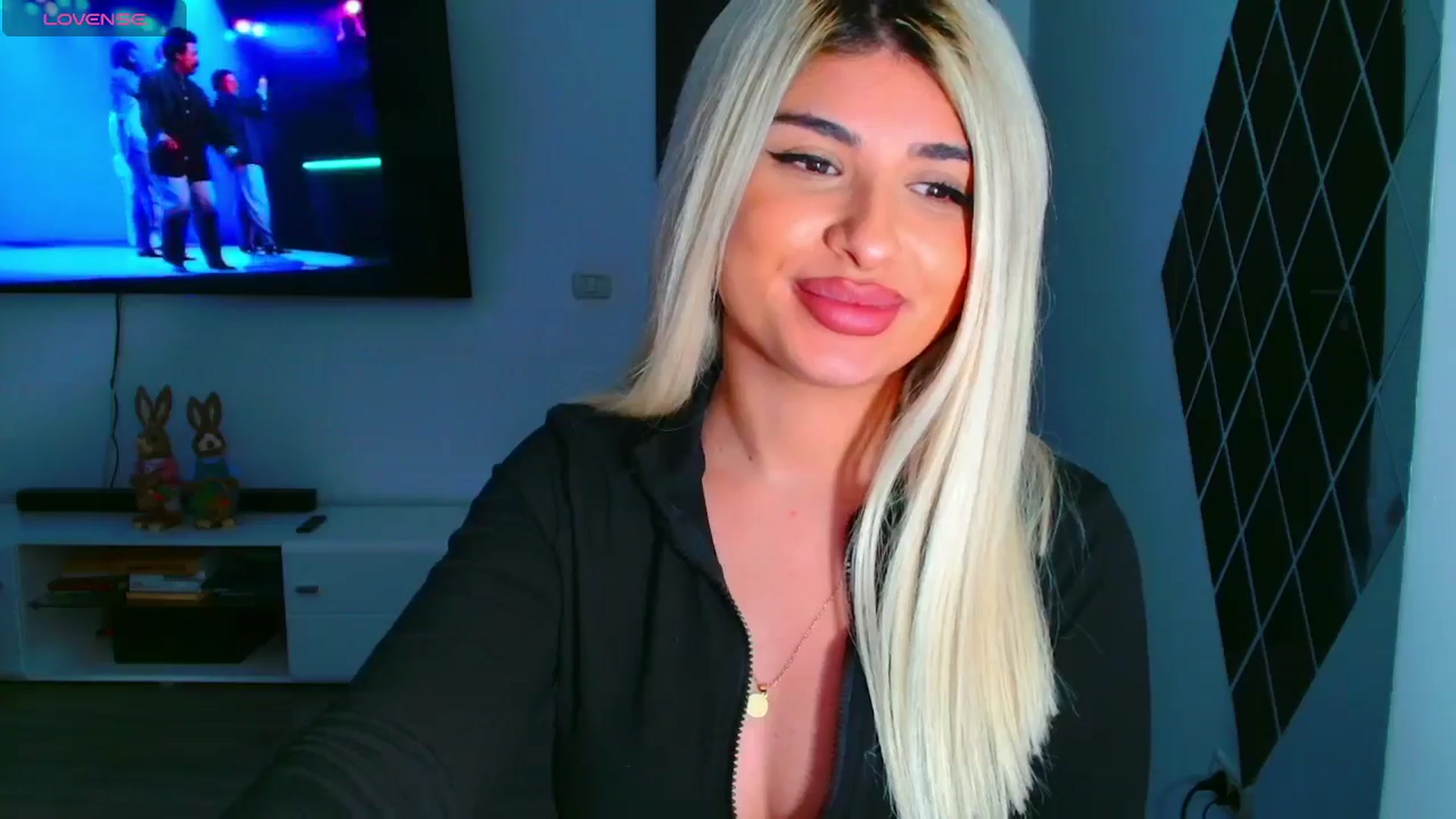 Gallery image thumbnail from Candy1's myfreecams stream on, 03/25/2025, 22:59 image 14 of 20