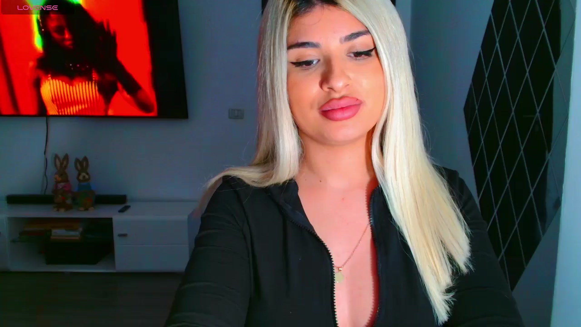 Gallery image thumbnail from Candy1's myfreecams stream on, 03/25/2025, 22:59 image 10 of 20