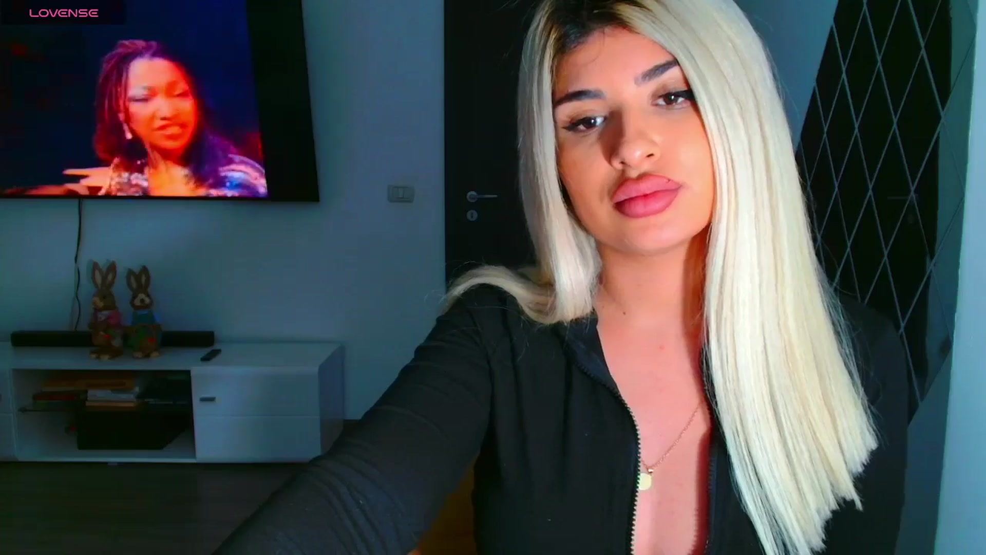 Gallery image thumbnail from Candy1's myfreecams stream on, 03/25/2025, 22:59 image 12 of 20