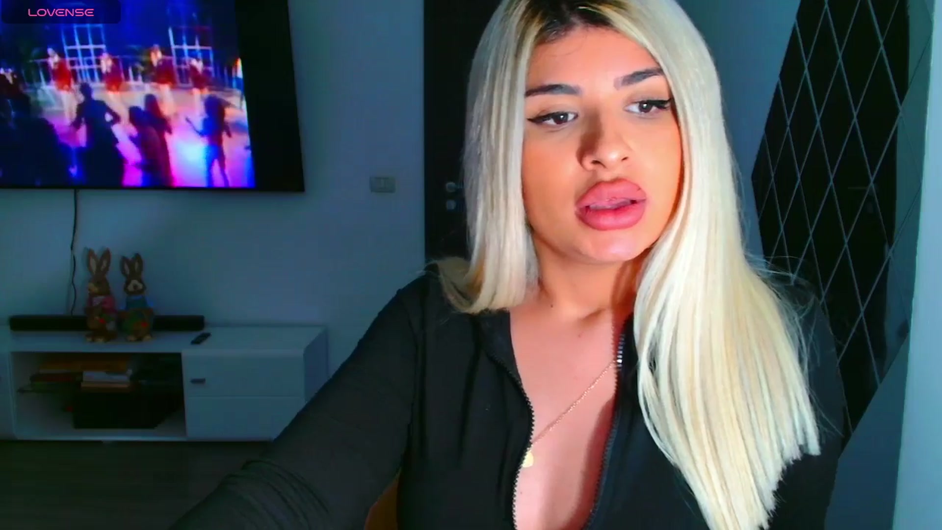 Gallery image thumbnail from Candy1's myfreecams stream on, 03/25/2025, 22:59 image 3 of 20