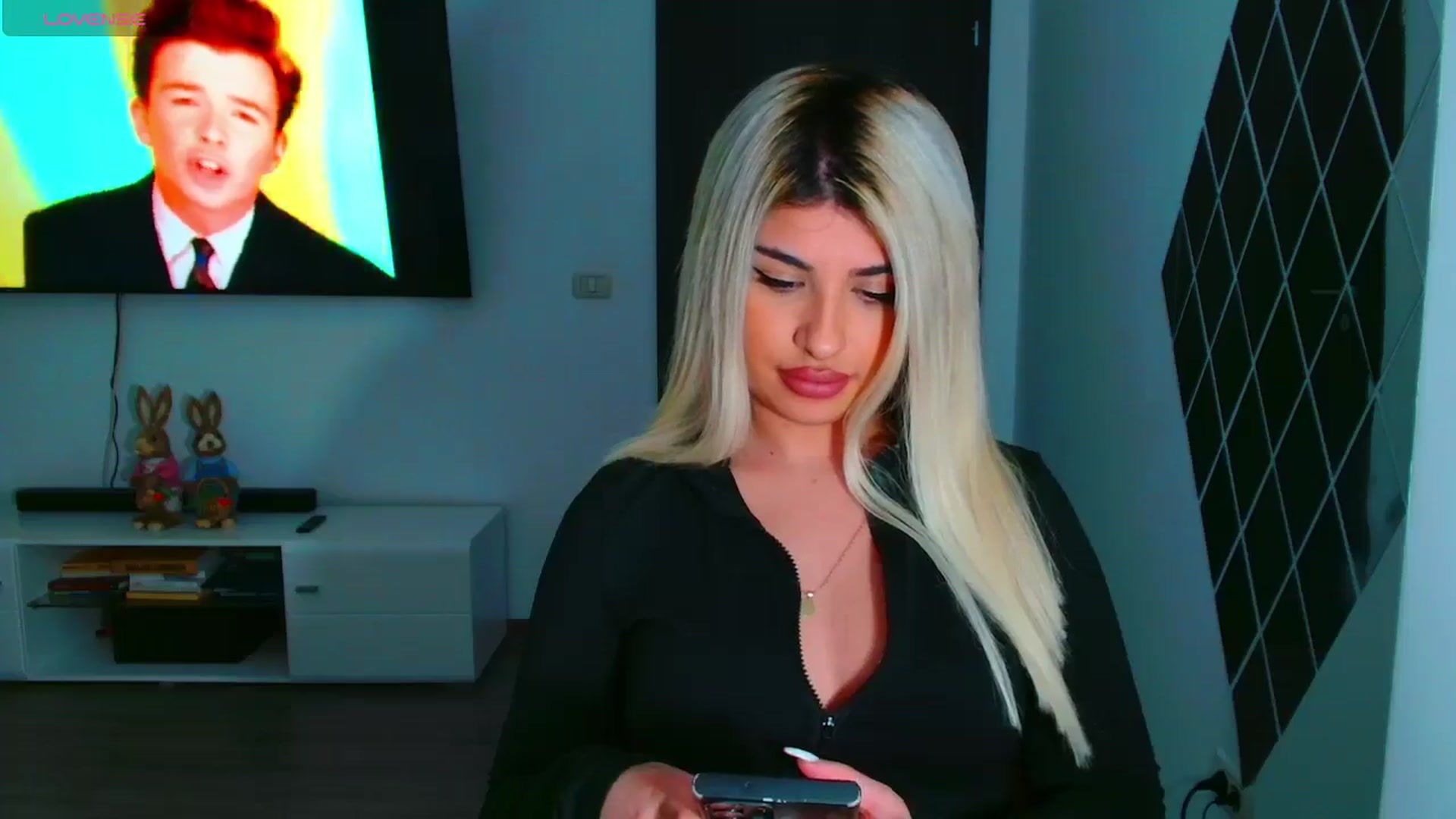 Gallery image thumbnail from Candy1's myfreecams stream on, 03/25/2025, 22:59 image 9 of 20
