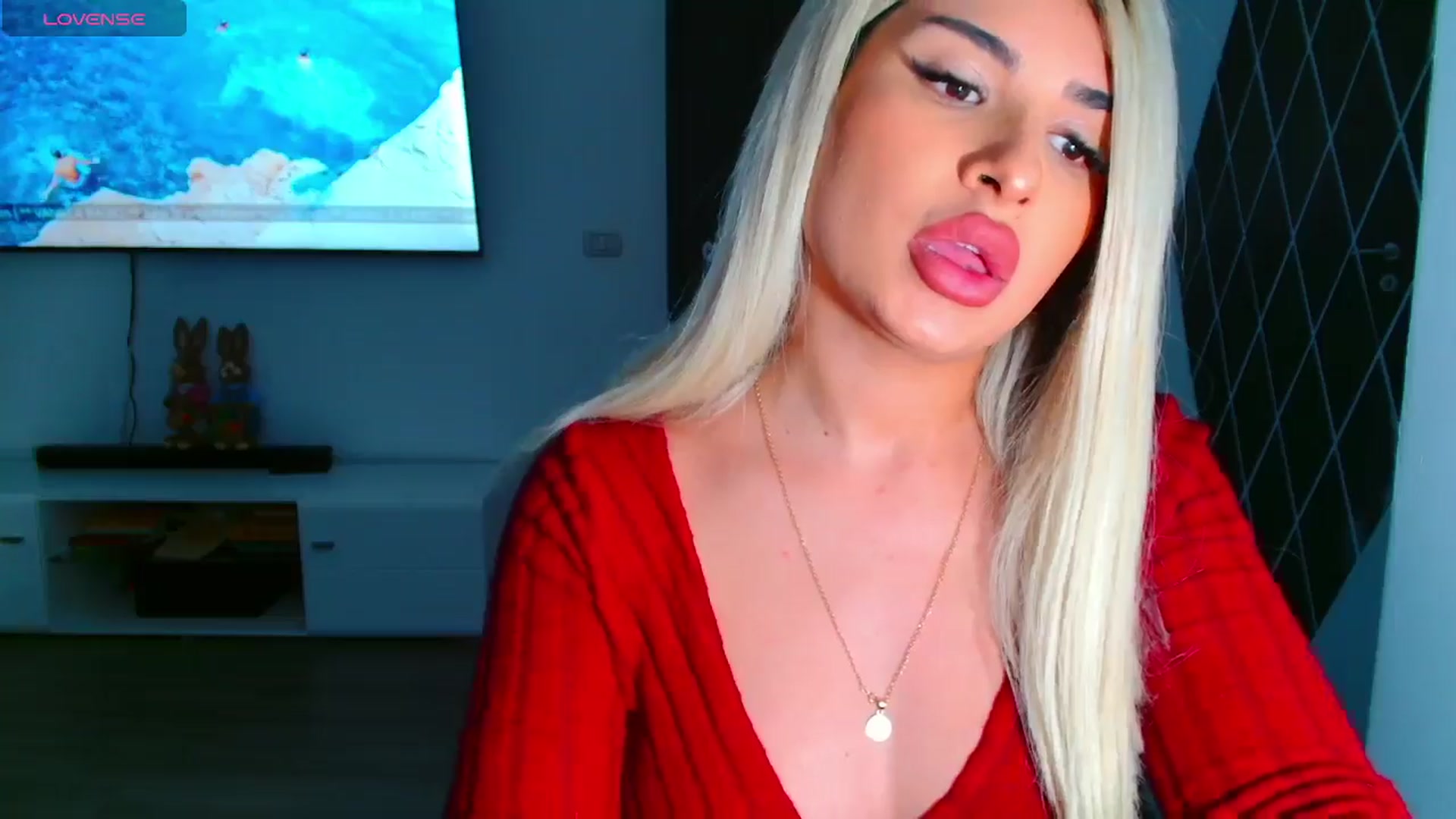 Gallery image thumbnail from Candy1's myfreecams stream on, 03/27/2025, 22:19 image 6 of 20