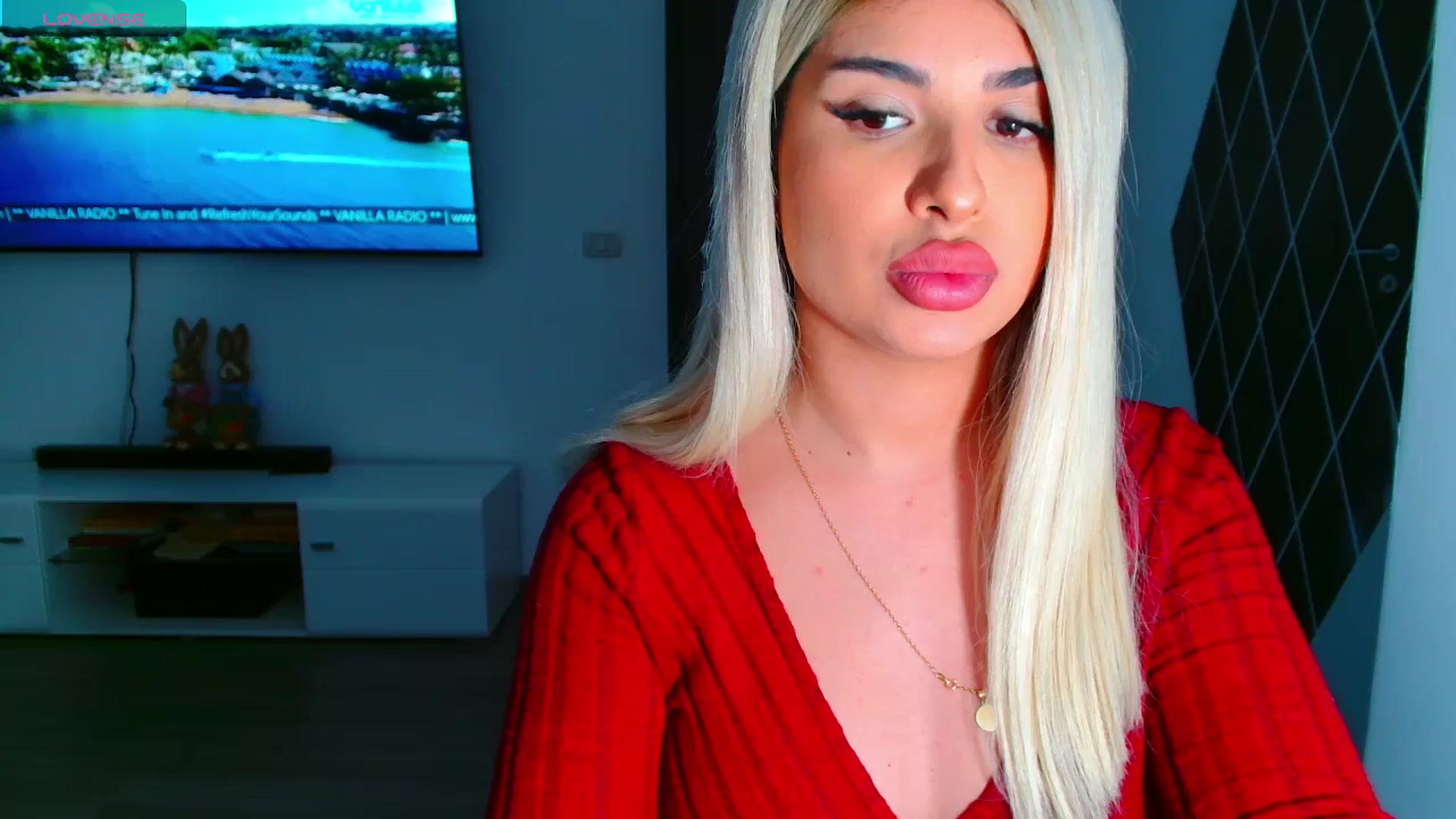 Gallery image thumbnail from Candy1's myfreecams stream on, 03/27/2025, 22:19 image 5 of 20
