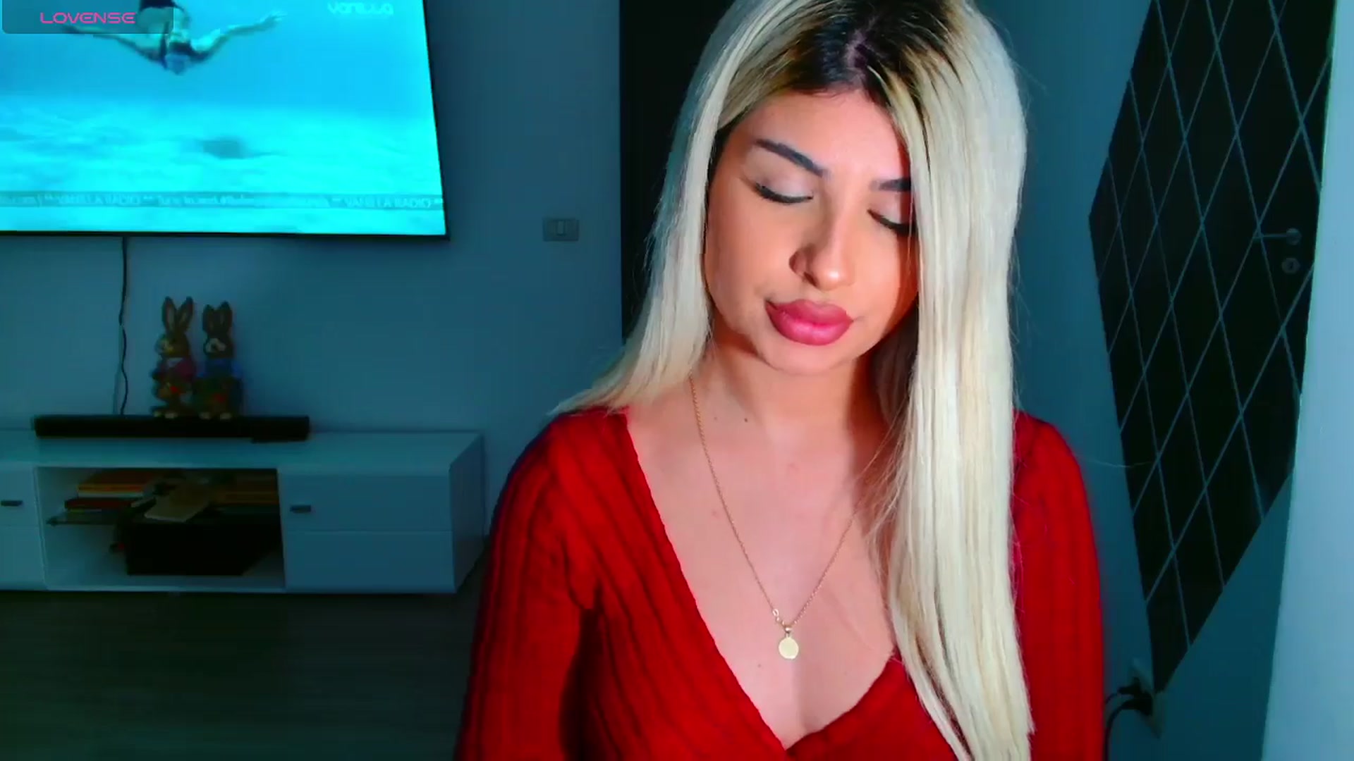 Gallery image thumbnail from Candy1's myfreecams stream on, 03/27/2025, 22:19 image 9 of 20