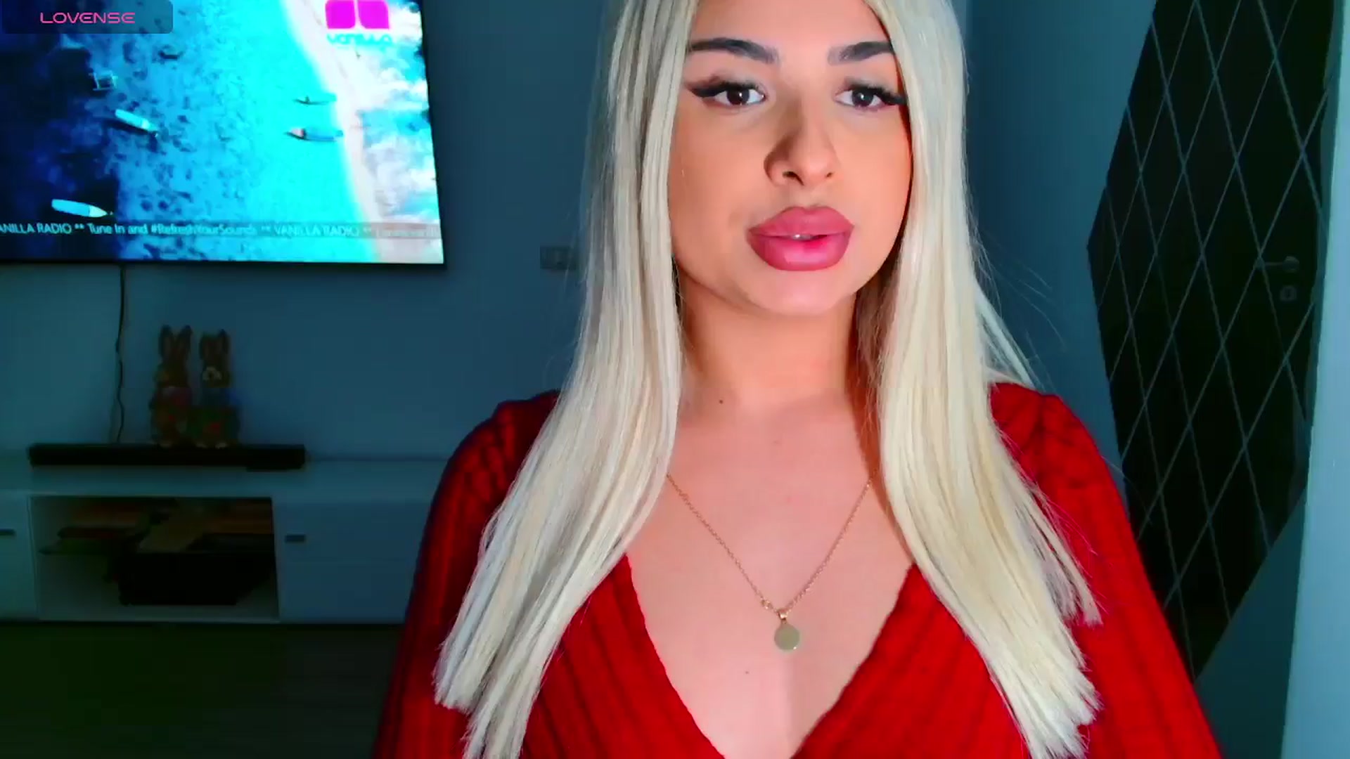 Gallery image thumbnail from Candy1's myfreecams stream on, 03/27/2025, 22:19 image 1 of 20