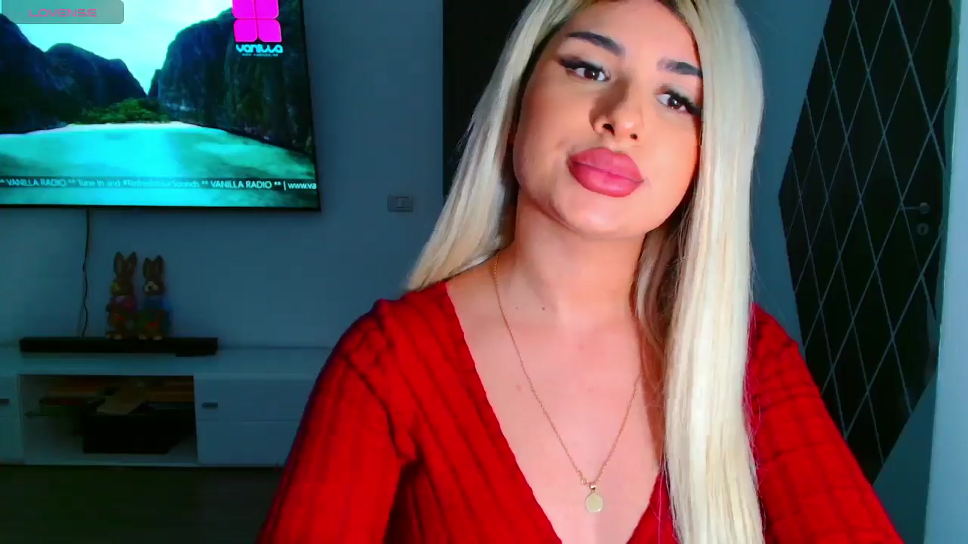 Gallery image thumbnail from Candy1's myfreecams stream on, 03/27/2025, 22:19 image 3 of 20