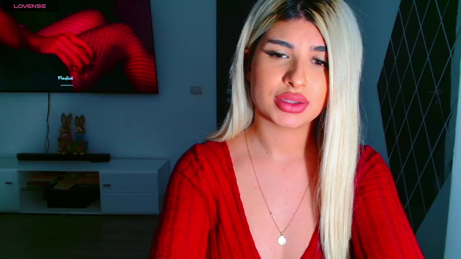 Gallery image thumbnail from Candy1's myfreecams stream on, 03/28/2025, 24:13 image 3 of 20