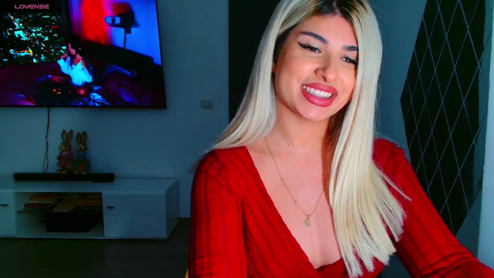 Gallery image thumbnail from Candy1's myfreecams stream on, 03/28/2025, 24:13 image 18 of 20