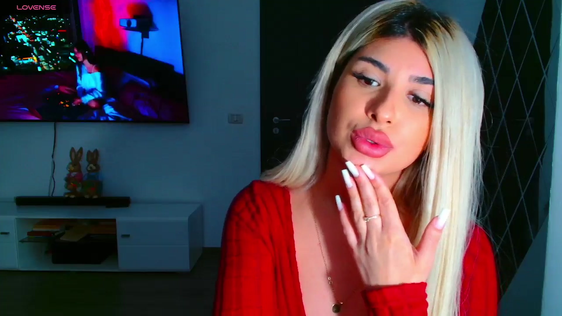 Gallery image thumbnail from Candy1's myfreecams stream on, 03/28/2025, 24:13 image 19 of 20
