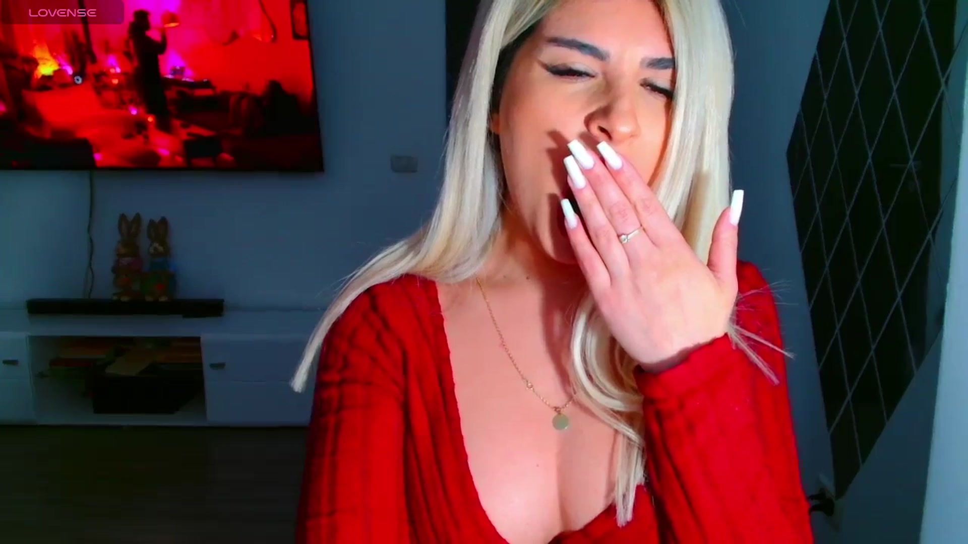 Gallery image thumbnail from Candy1's myfreecams stream on, 03/28/2025, 24:13 image 14 of 20
