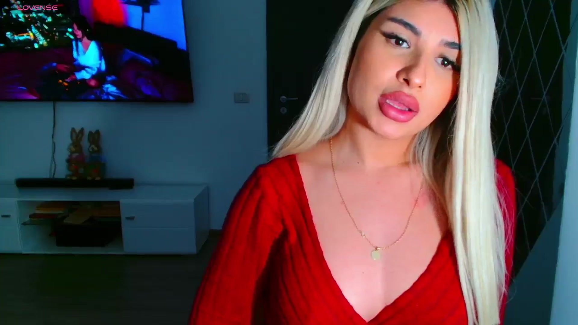 Gallery image thumbnail from Candy1's myfreecams stream on, 03/28/2025, 24:13 image 17 of 20