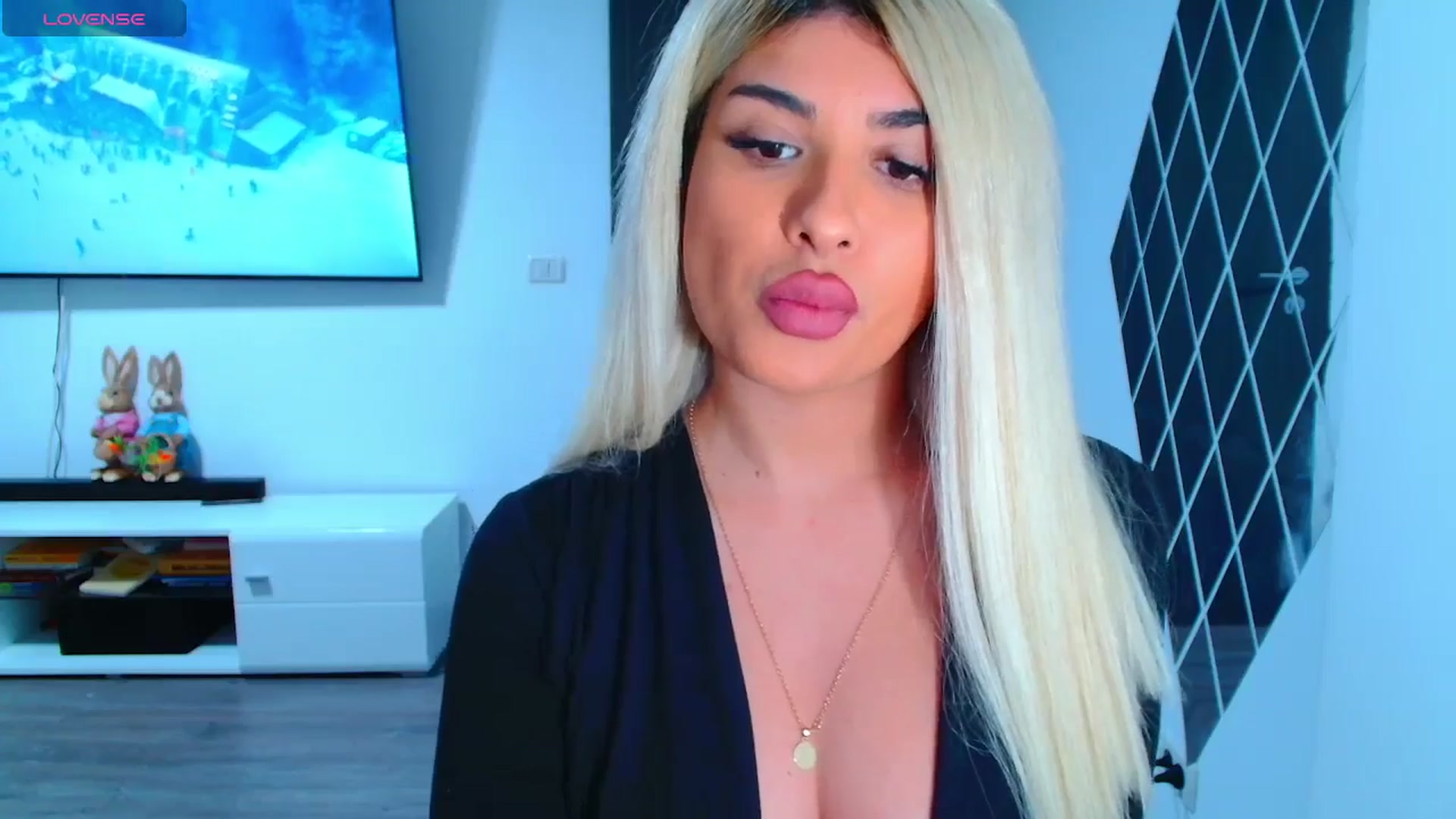 Gallery image thumbnail from Candy1's myfreecams stream on, 03/28/2025, 17:46 image 7 of 20
