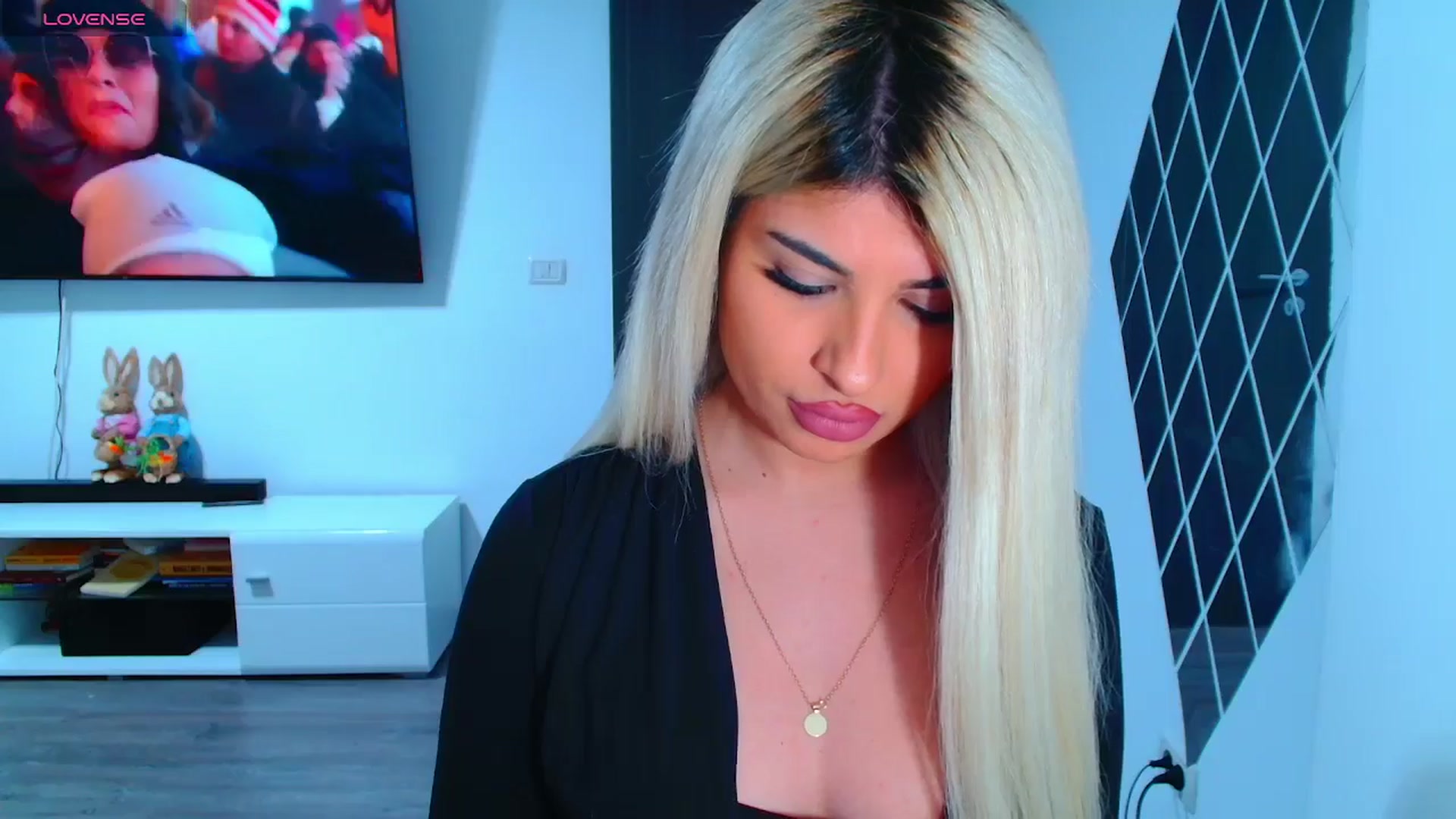 Gallery image thumbnail from Candy1's myfreecams stream on, 03/28/2025, 17:46 image 3 of 20