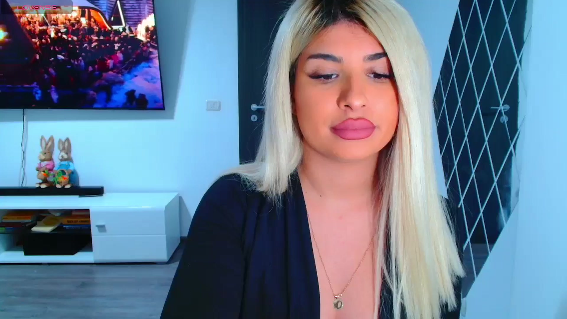 Gallery image thumbnail from Candy1's myfreecams stream on, 03/28/2025, 17:46 image 12 of 20