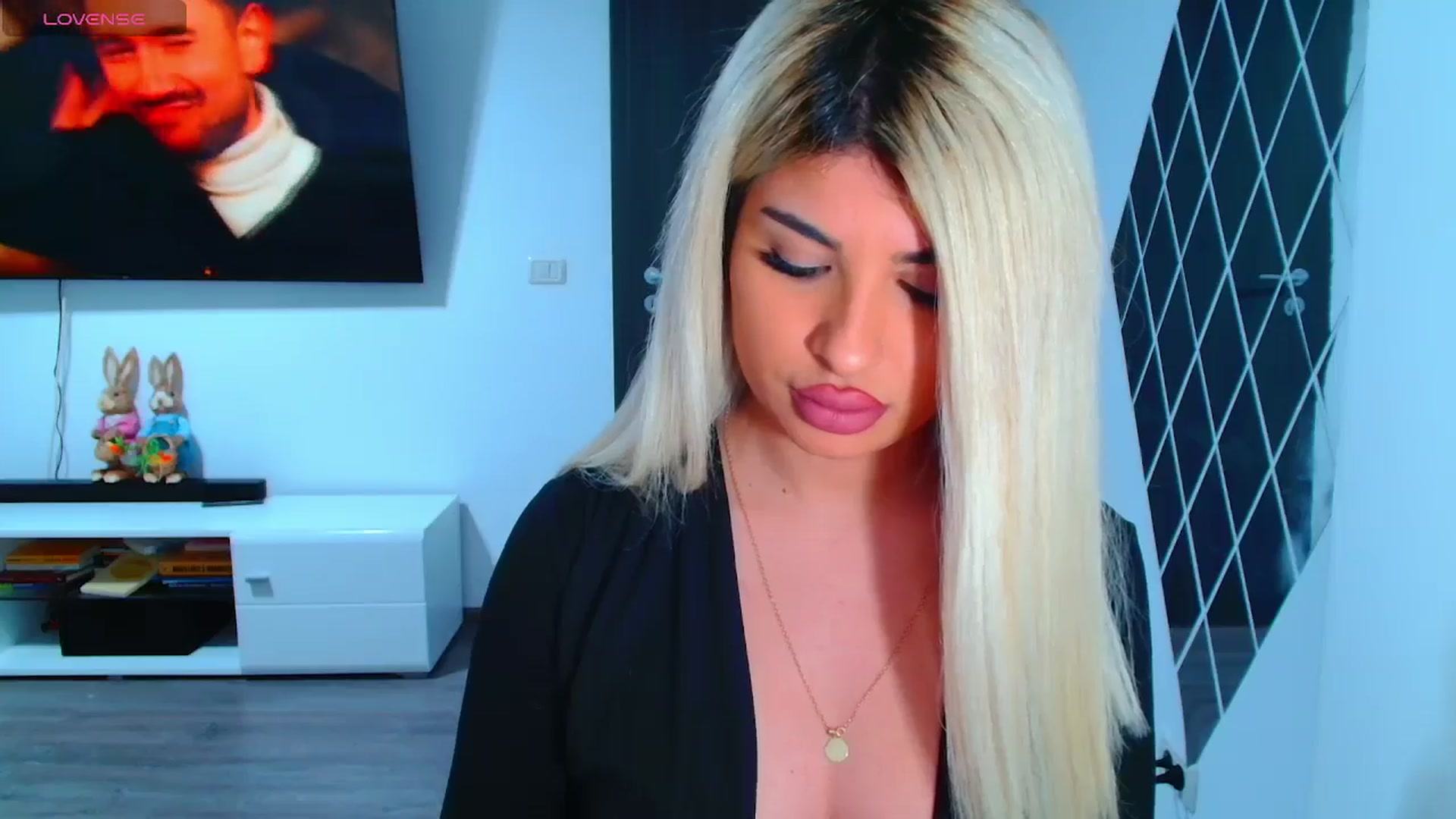 Gallery image thumbnail from Candy1's myfreecams stream on, 03/28/2025, 17:46 image 10 of 20