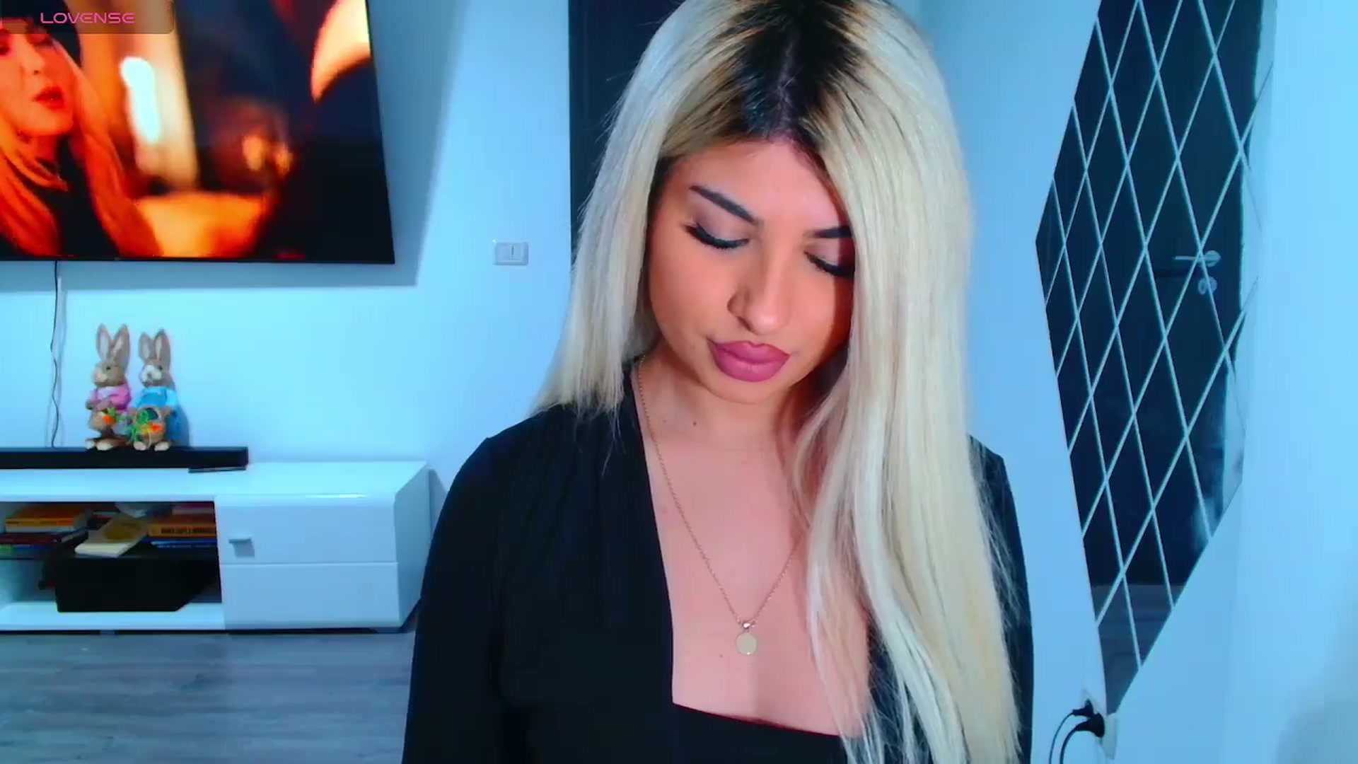 Gallery image thumbnail from Candy1's myfreecams stream on, 03/28/2025, 17:46 image 5 of 20