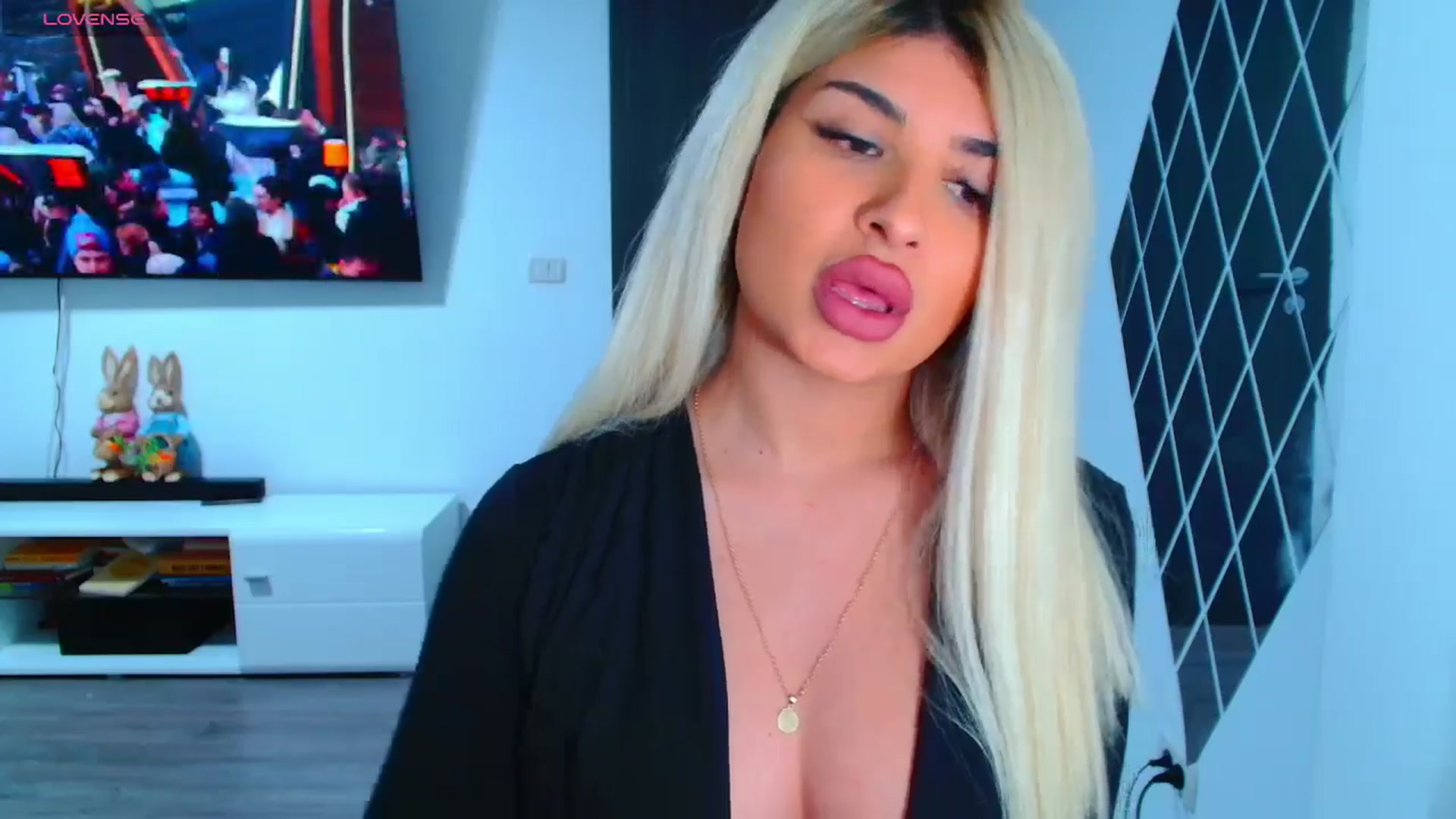 Gallery image thumbnail from Candy1's myfreecams stream on, 03/28/2025, 17:46 image 8 of 20