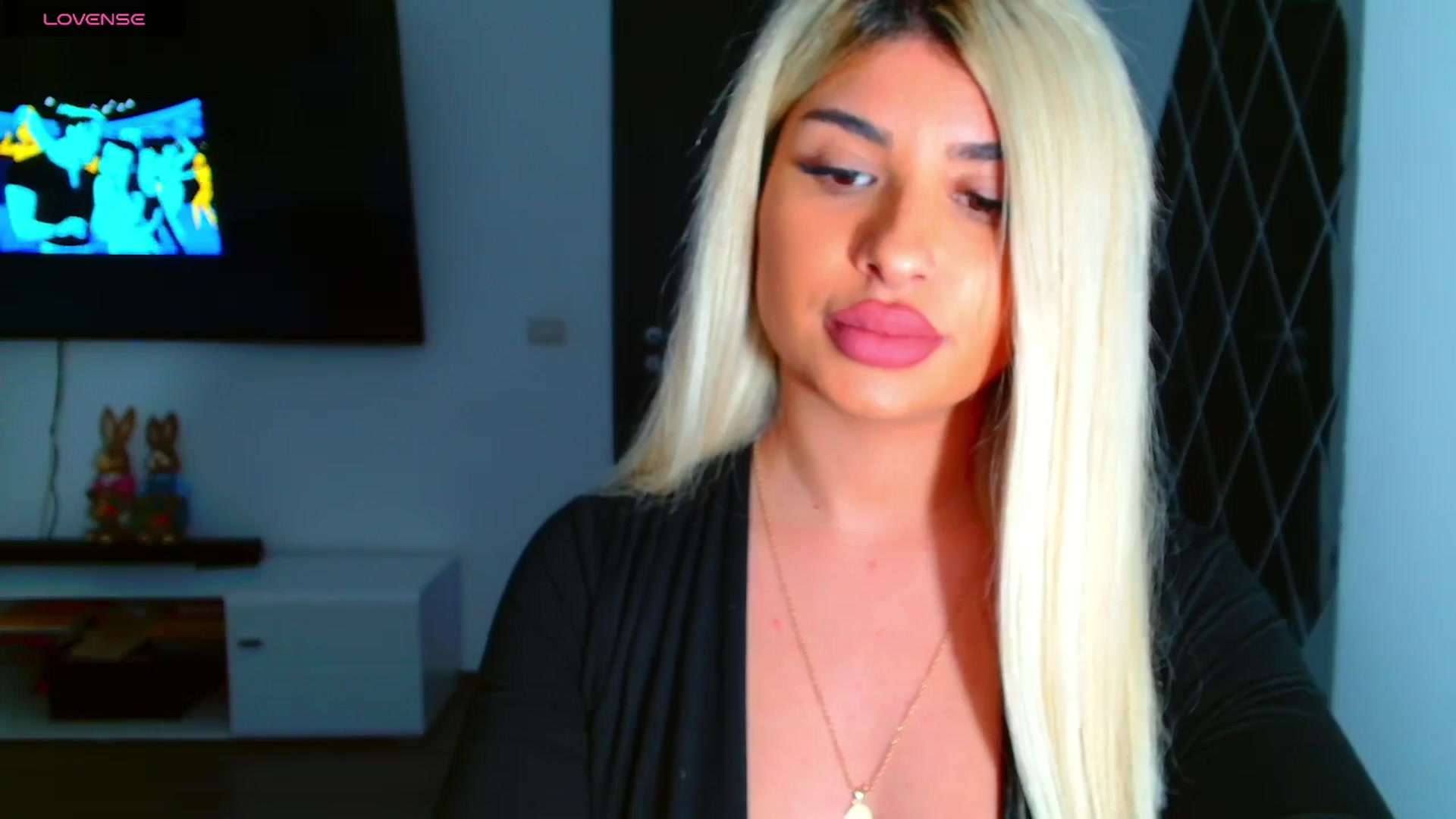 Gallery image thumbnail from Candy1's myfreecams stream on, 03/28/2025, 18:34 image 5 of 20