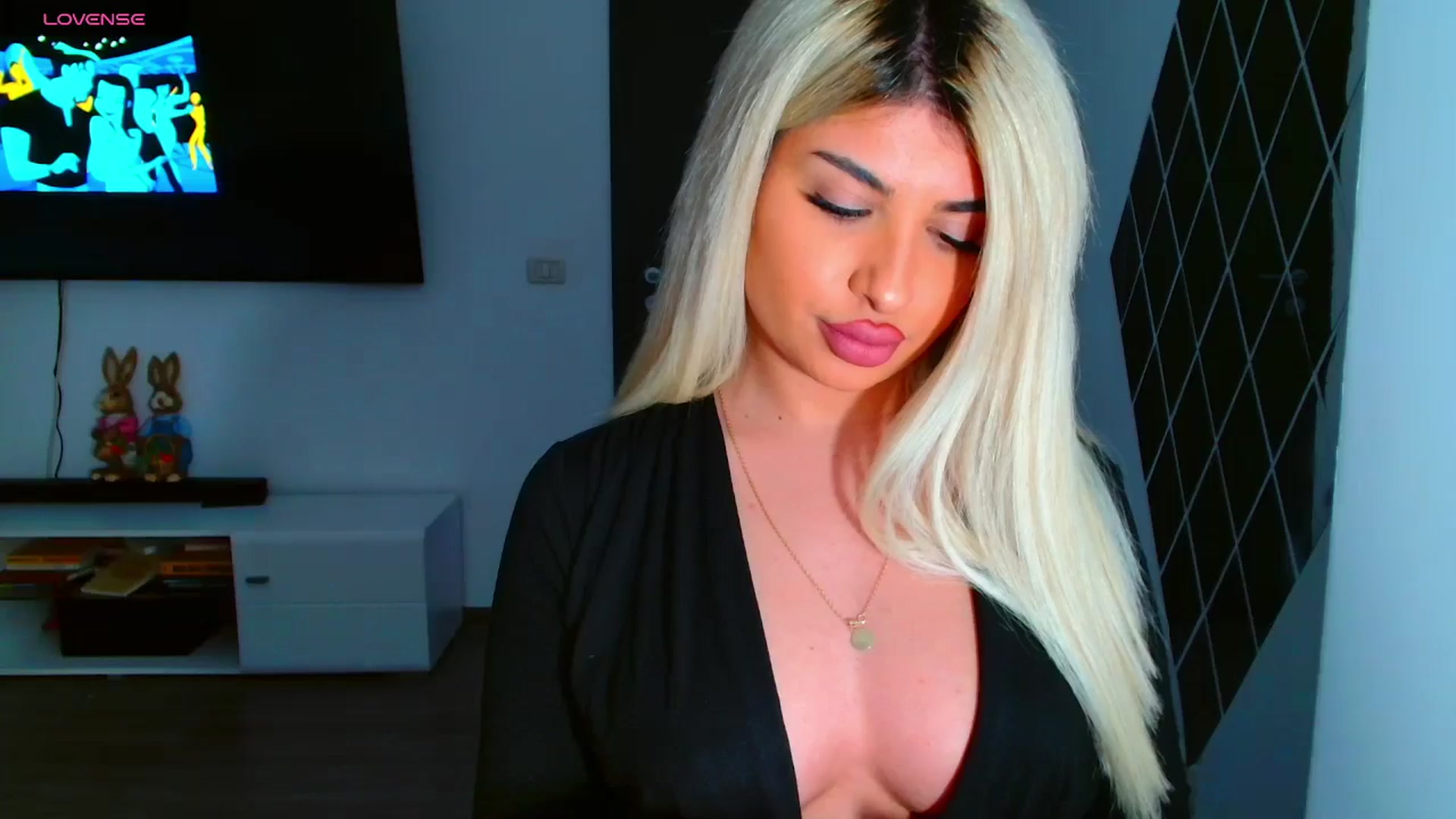 Gallery image thumbnail from Candy1's myfreecams stream on, 03/28/2025, 18:34 image 1 of 20