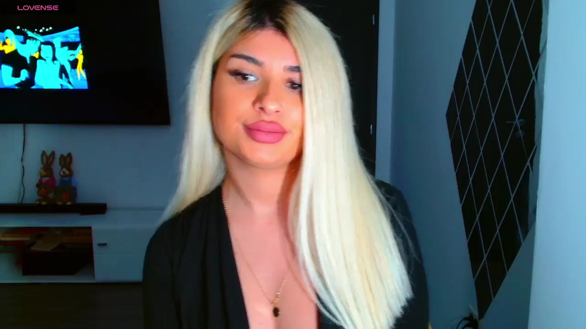 Gallery image thumbnail from Candy1's myfreecams stream on, 03/28/2025, 18:34 image 12 of 20