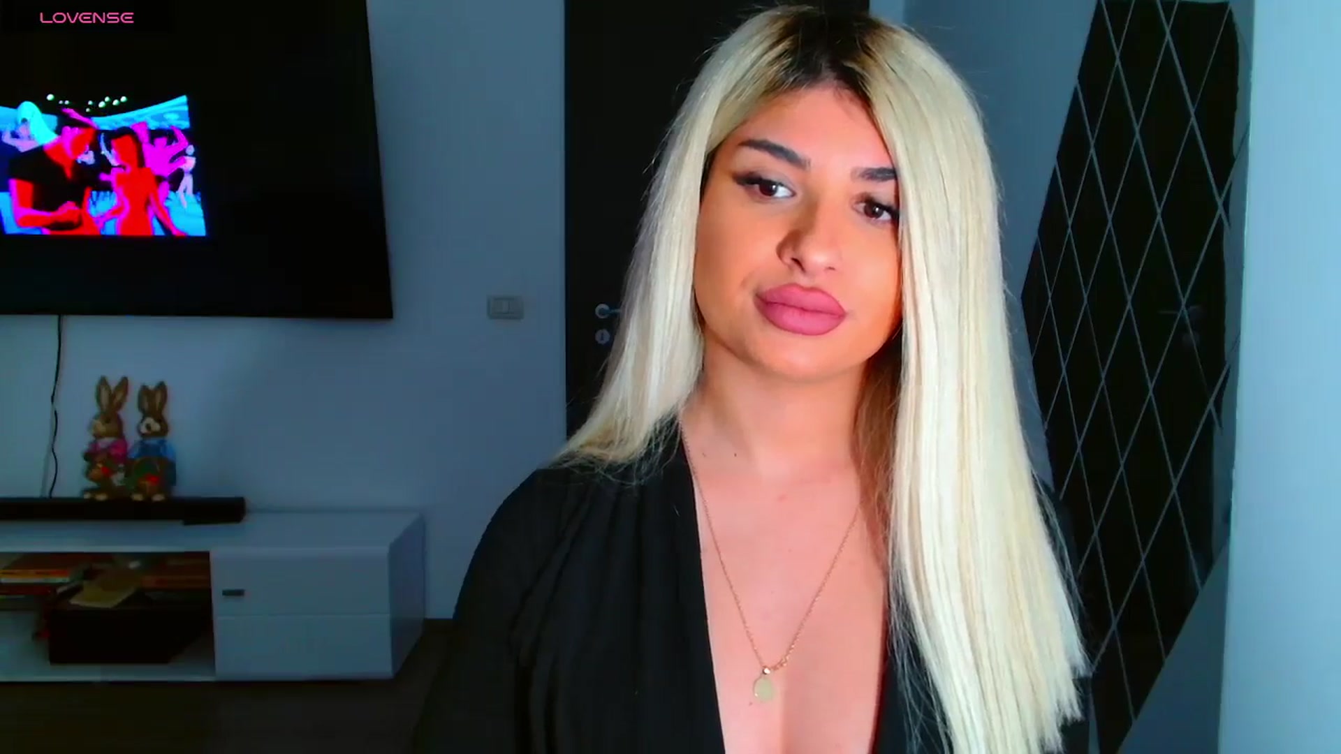 Gallery image thumbnail from Candy1's myfreecams stream on, 03/28/2025, 18:34 image 6 of 20