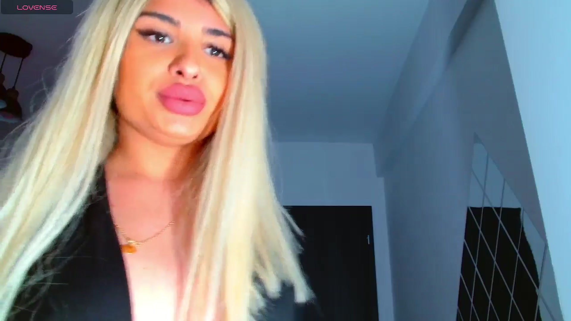 Gallery image thumbnail from Candy1's myfreecams stream on, 03/28/2025, 20:23 image 11 of 20