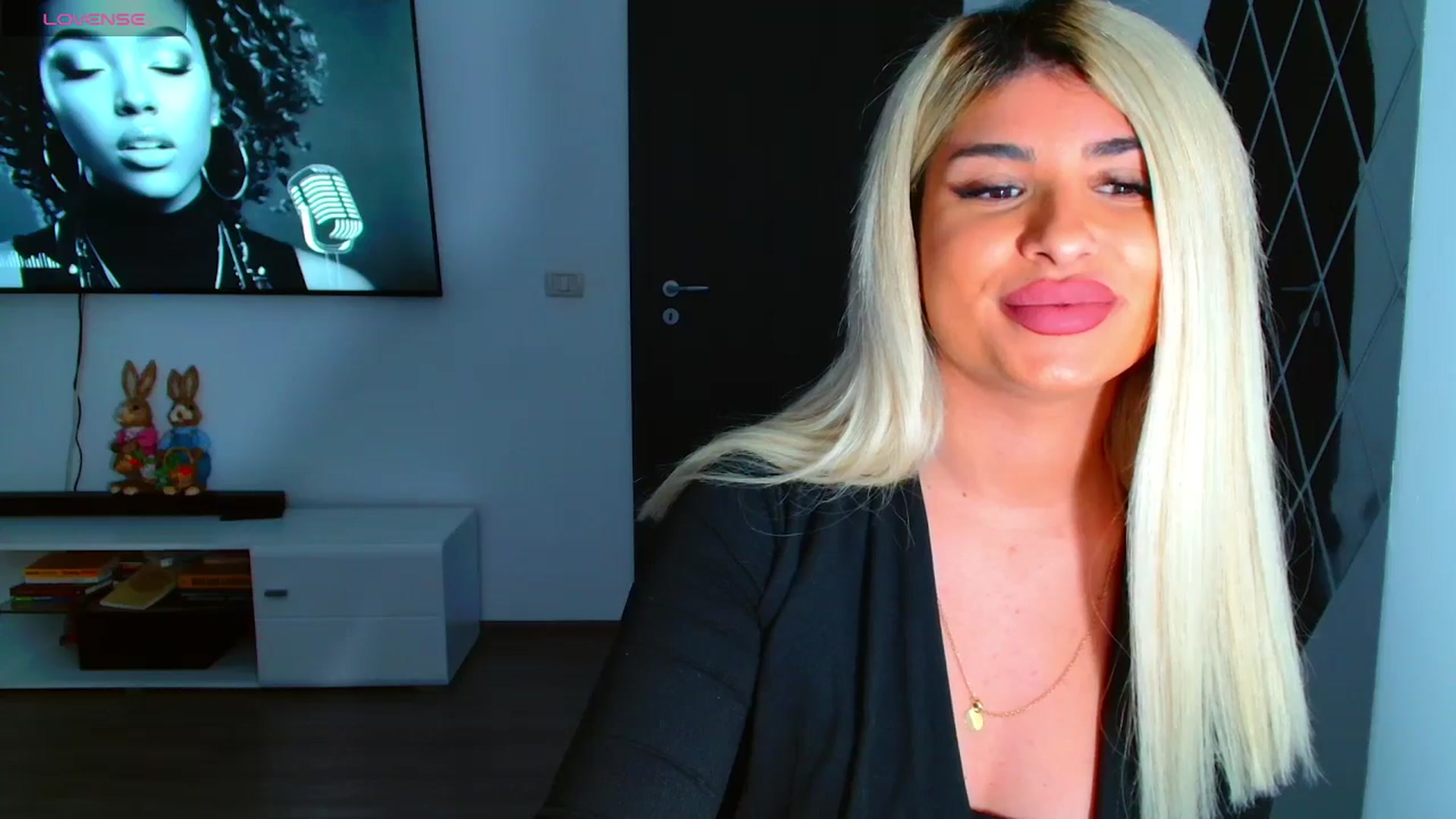Gallery image thumbnail from Candy1's myfreecams stream on, 03/28/2025, 20:23 image 15 of 20